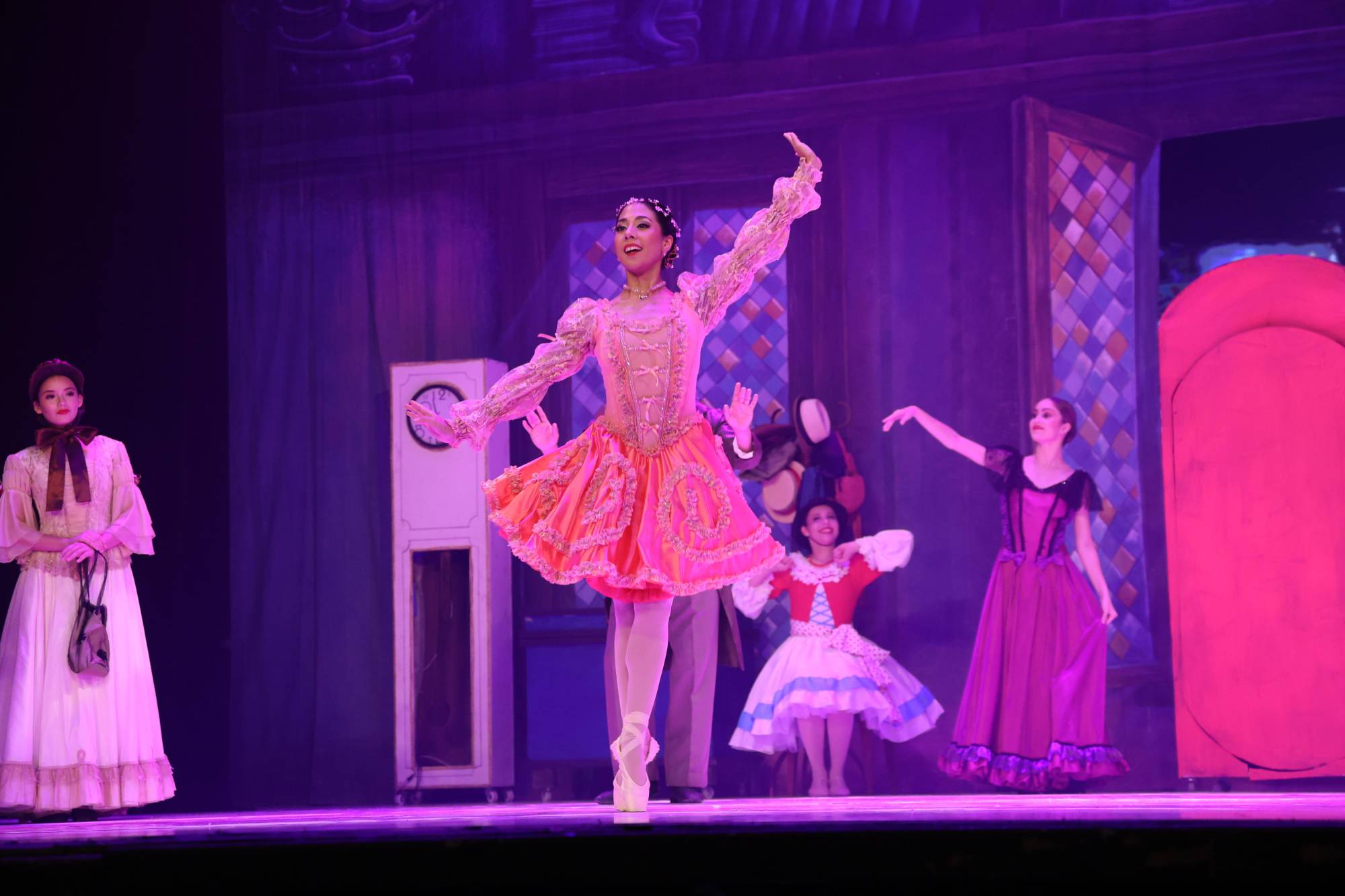 $!Martha Pamela Alcaraz Cuevas interpretó a la Muñeca Encantada, personaje principal de la obra.