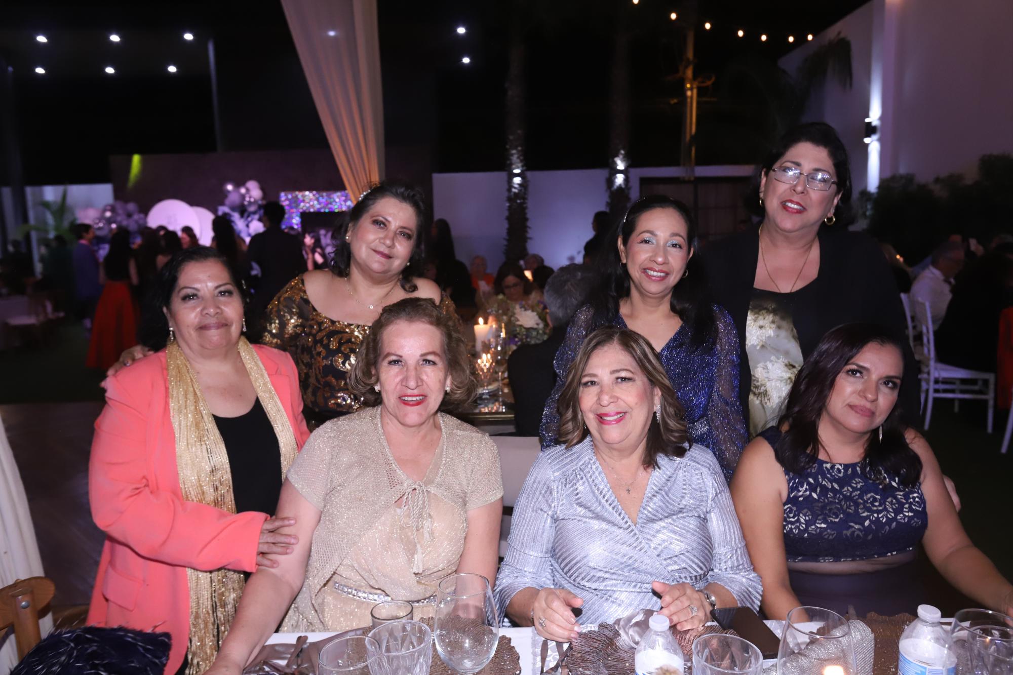 $!María Teresa Martínez, Sonia Tirado, Fidelia Sánchez, Lupita Castañeda, Delia Mora, Lupita Carrillo y Conchita Rivera.