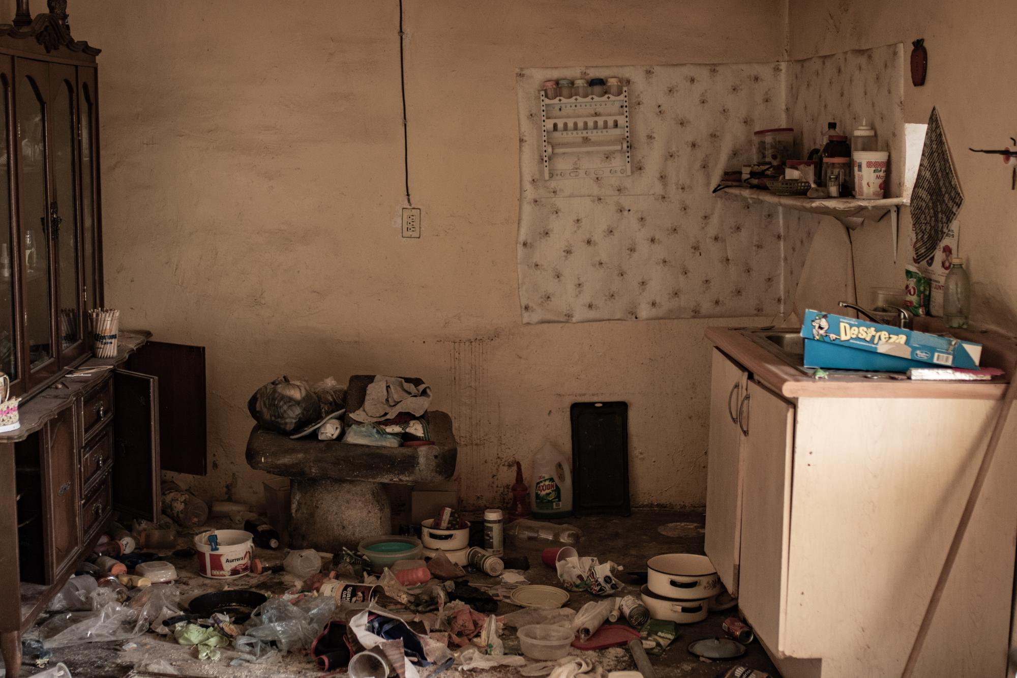 $!Pobladores de comunidades en Jerez, Fresnillo y Valparaíso fueron obligados a abandonar sus hogares por la violencia. Las viviendas lucen saqueadas y destruidas.