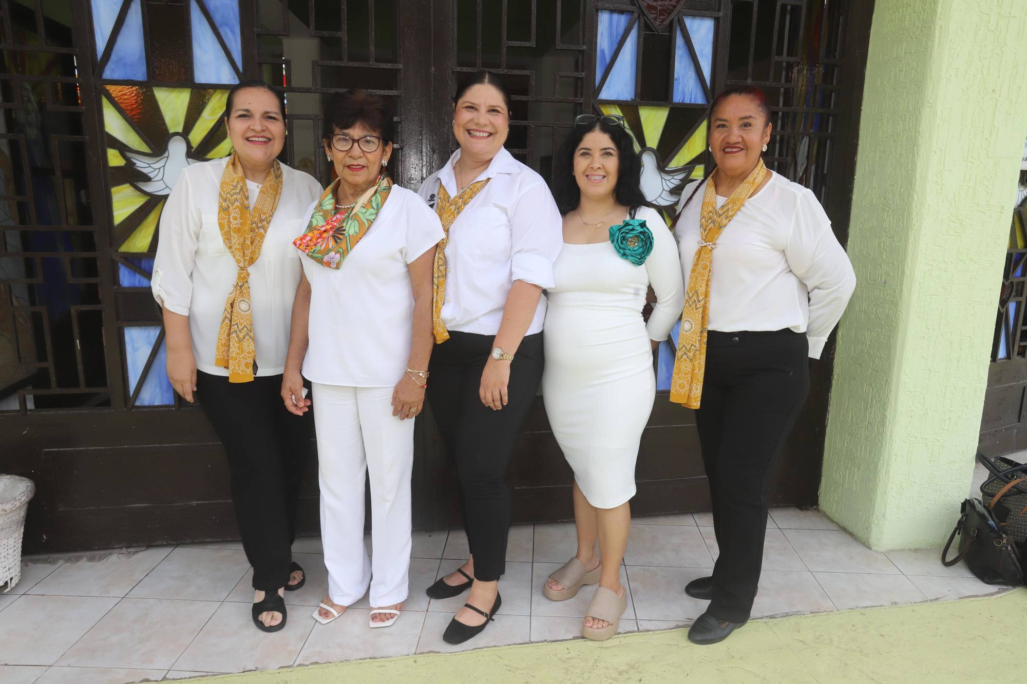 $!Martha Rodríguez, María Esther Soberanes, Thania Valdés, Nancy Pérez y Francis Ruiz, de la Unidad Redpetroil.