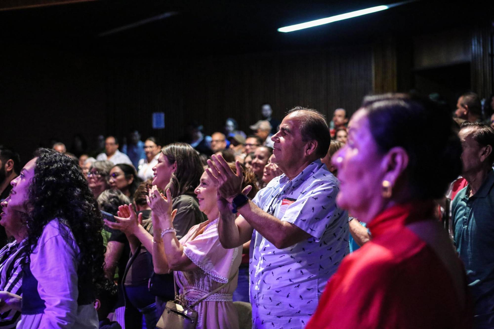 $!El público reconoció a los artistas con prolongados aplausos.