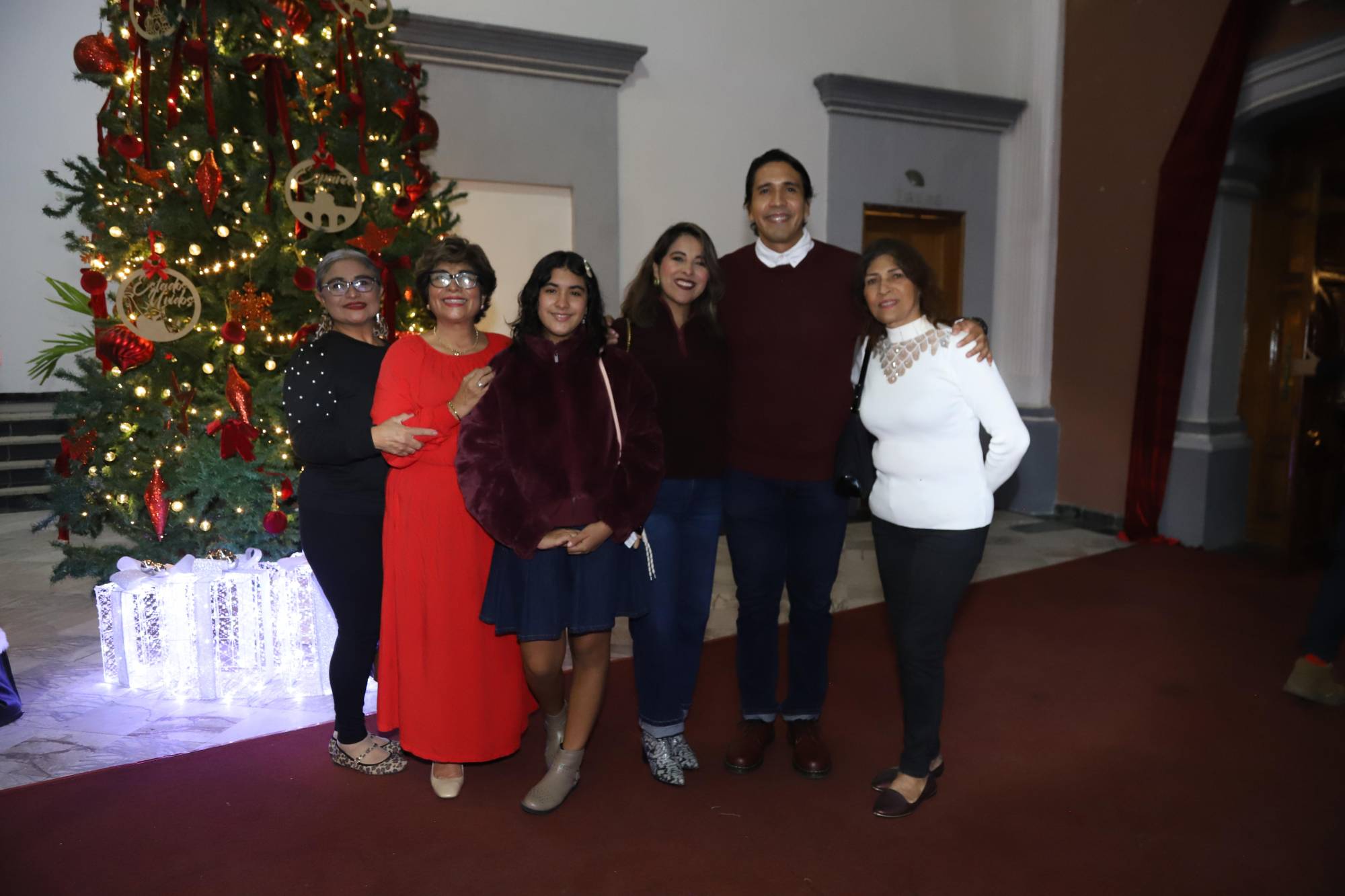 $!Carolina y Margarita Pérez, Irene Lizárraga, Daniela Hernández, Óscar Lizárraga y María de Jesús Arias.