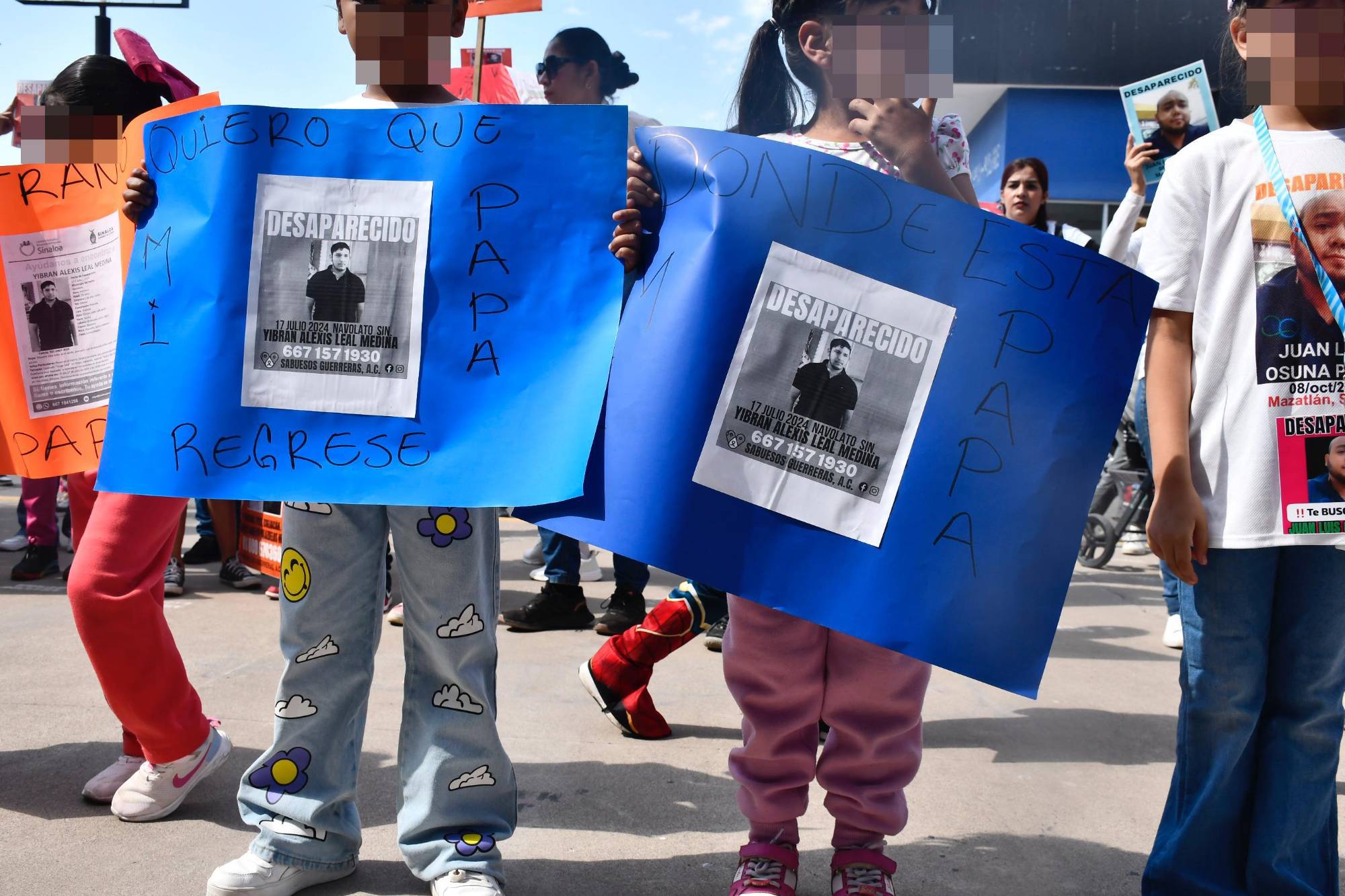 $!Niños con familiares desaparecidos festejan su día con marcha a la Fiscalía de Sinaloa