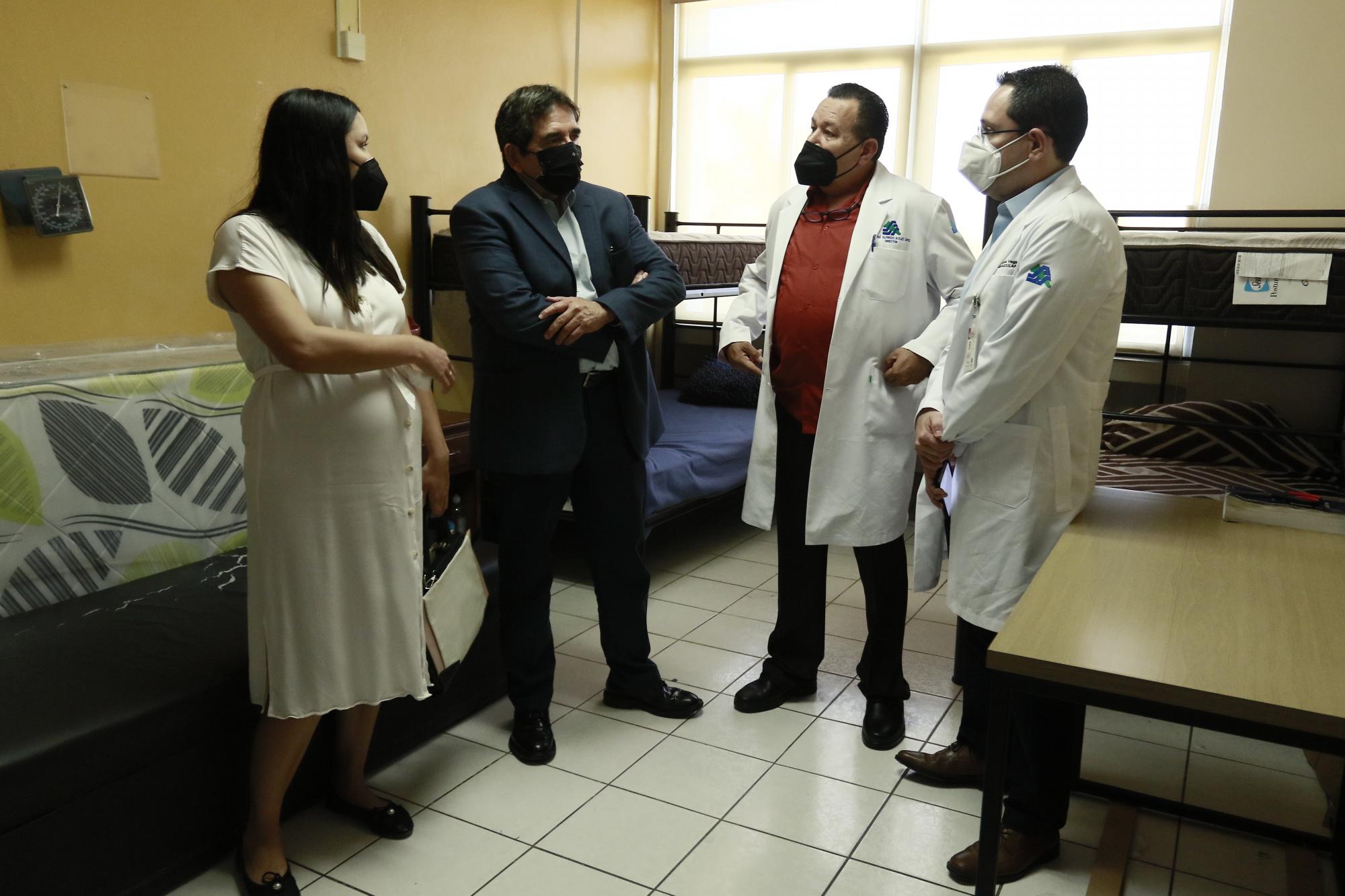 $!Fundación Coppel dona mobiliario para que residentes y público puedan descansar en el Hospital General de Culiacán