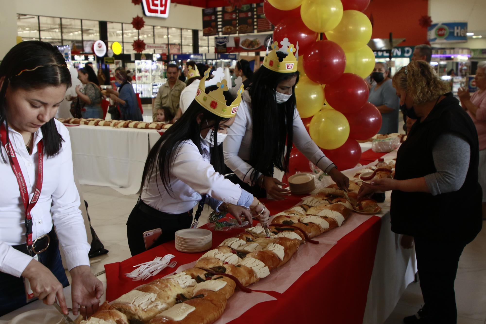 $!La rosca midió más de 40 metros.