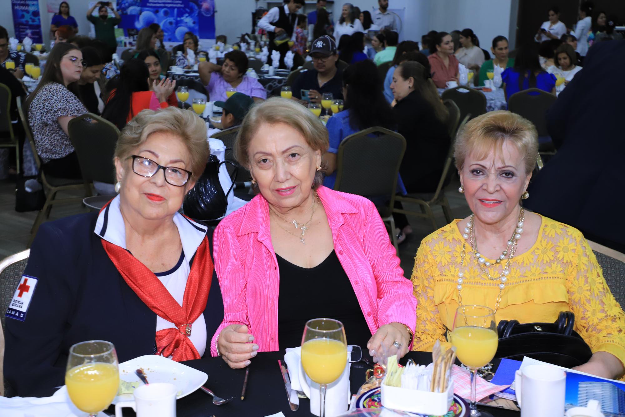 $!Maru de Tirado, Celia Muñoz y Martha de Sosa.