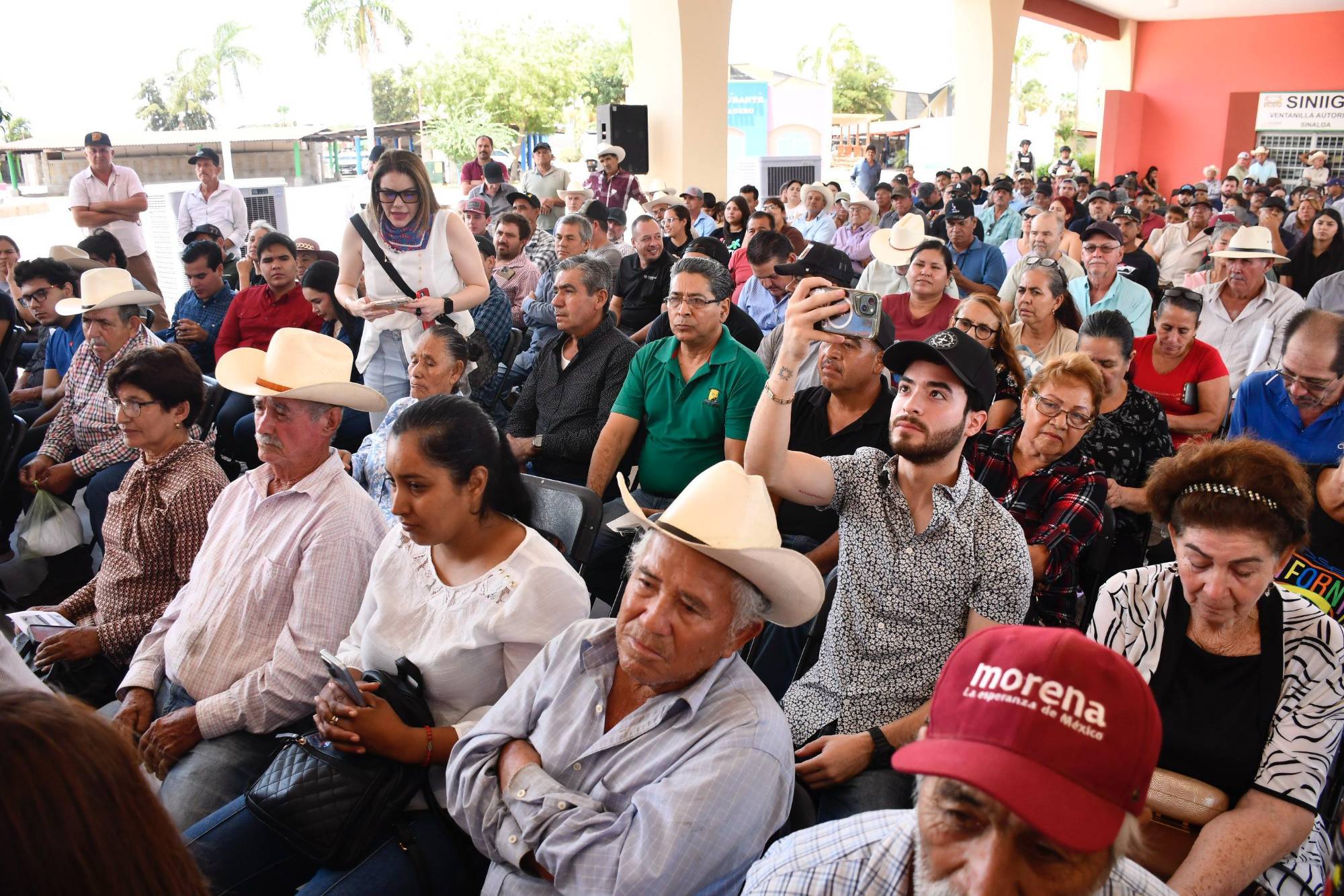 $!Entrega Gobierno de Culiacán pacas de maíz a ganaderos para mitigar falta de alimento