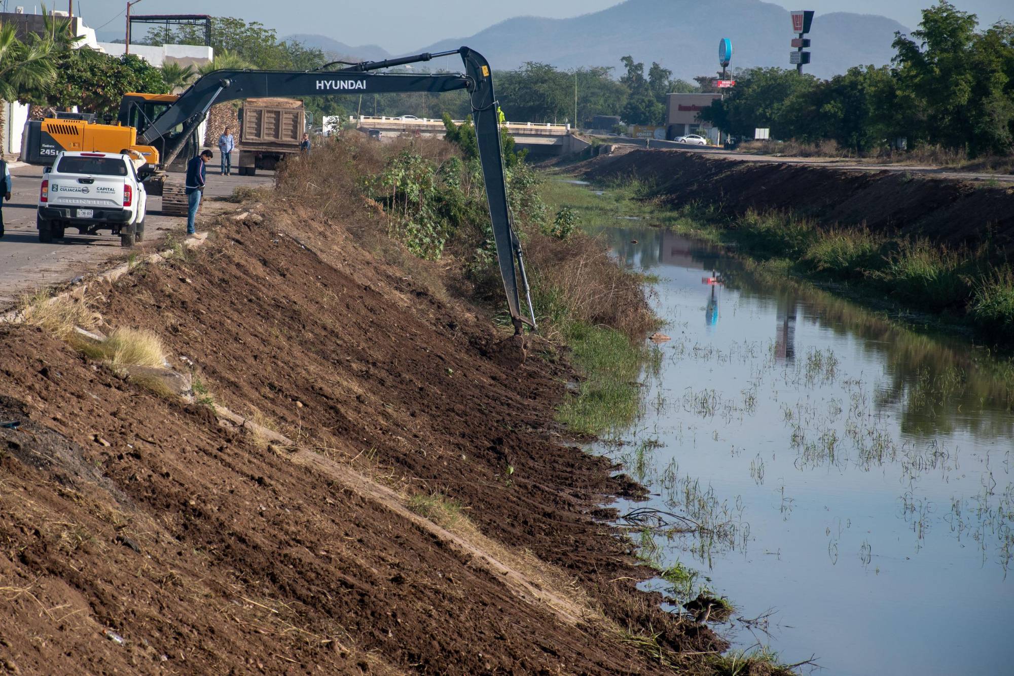 $!Refuerza Culiacán limpieza de canales y arroyos ante la próxima temporada de lluvias