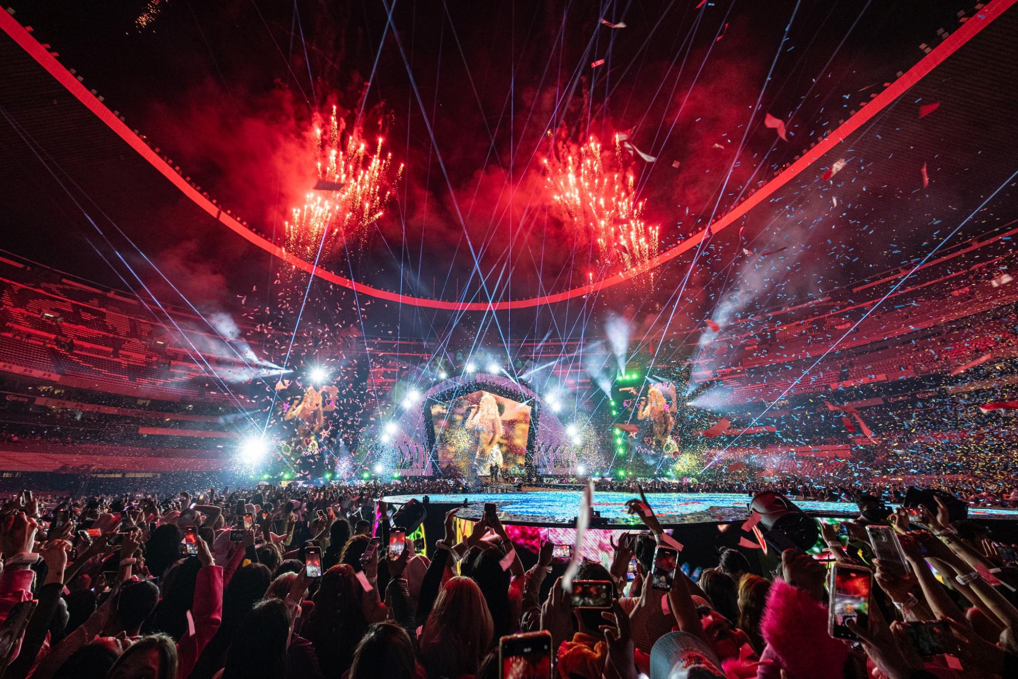 $!Vibran fans de Karol G con su concierto en el Estadio Azteca
