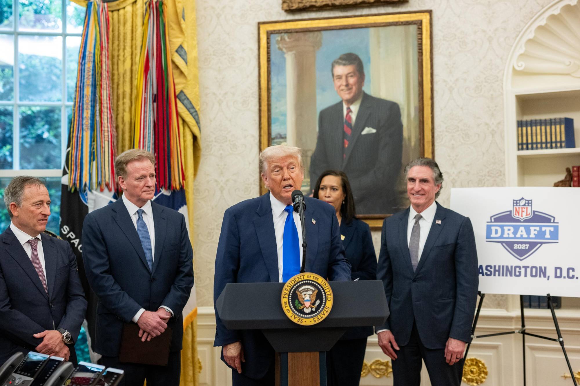 $!Trump busca que el nuevo estadio de los Commanders lleve su nombre