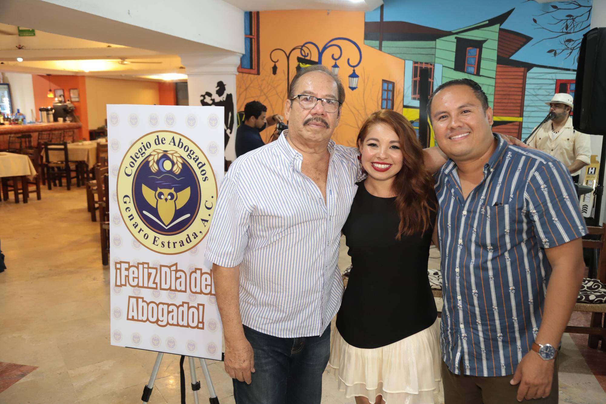 $!Martín Luis Morales Silva con sus hijos Adriana y Martín.