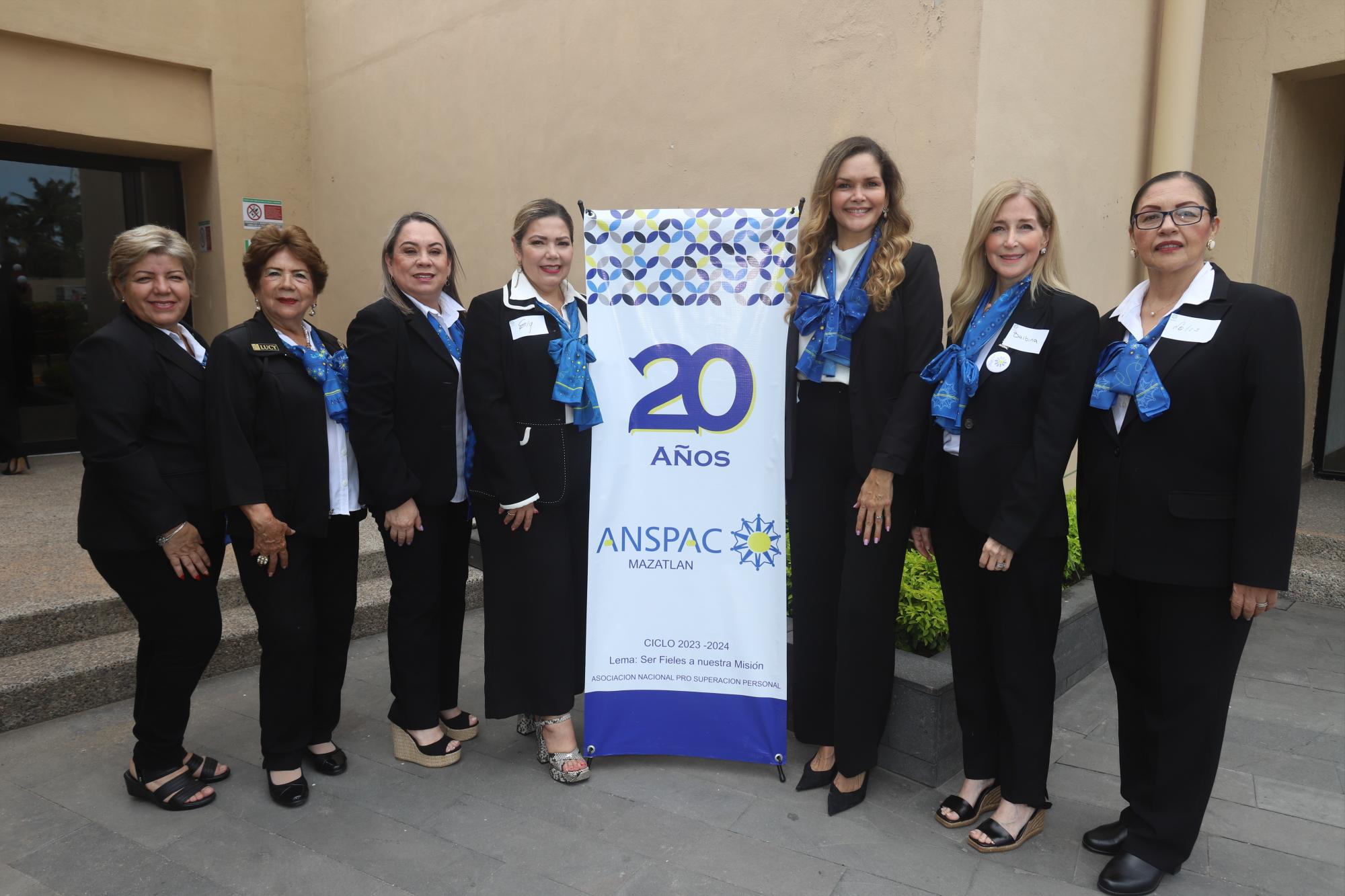 $!Lolys Valenzuela, Lucy Calleros, Elva Aguirre, Elizabeth Peraza, Imelda Morales de Chicuate, Balbina Herrera y Lolys Ruiz.