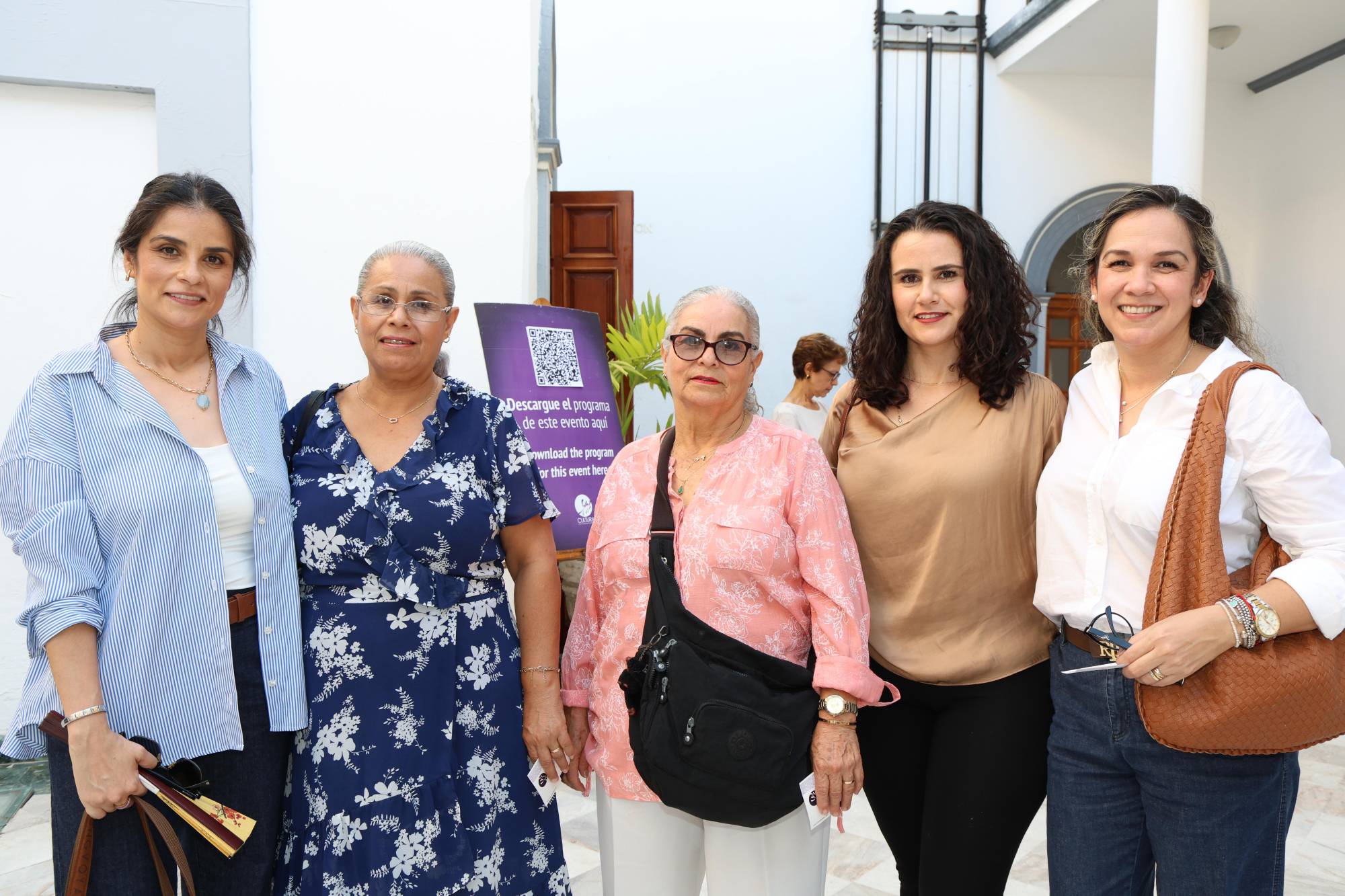$!Karol Zamora, Amada y Angelita Siqueiros junto a Azucena Lizárraga y Marcela Zamora.