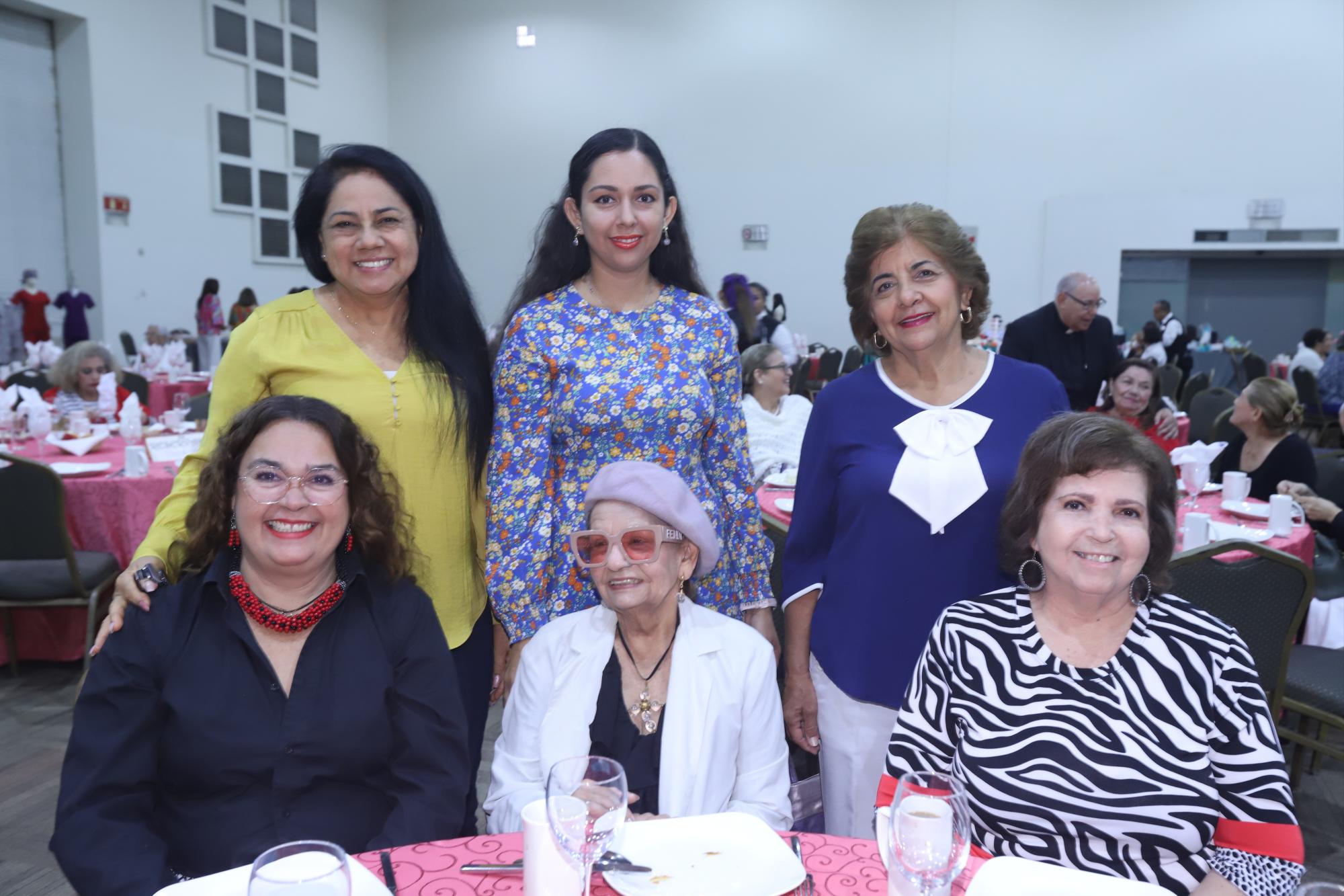 $!Linda Sánchez, Estrella y Carmen Sevilla, Selene Guevara, Lucy Quiñonez y Patricia Zamudio.