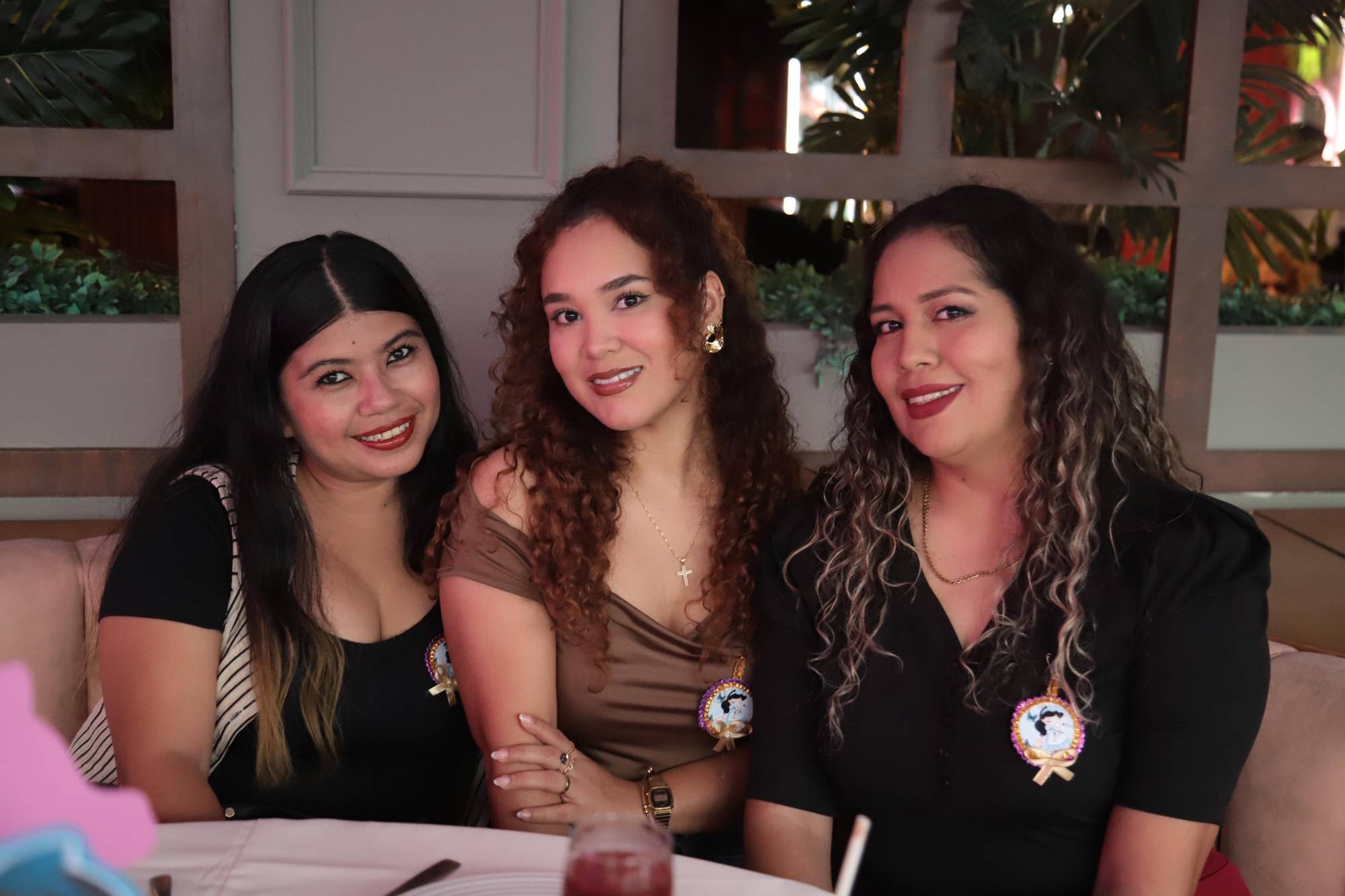 $!Jasbleydi Morales, Fanny e Iris Salas.