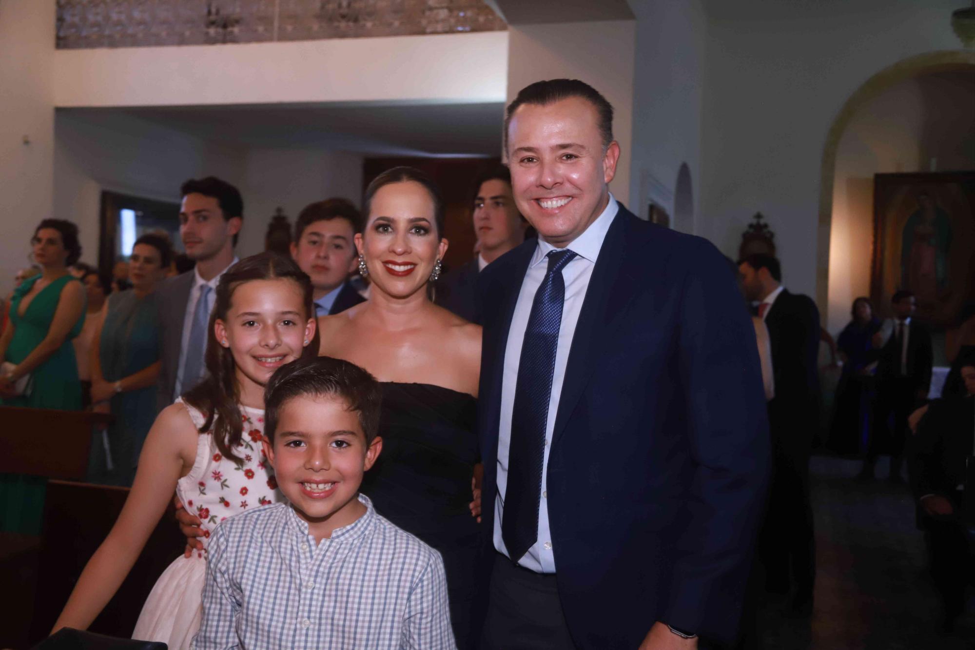 $!Sofía Gil de Ordaz y Juan Carlos Ordaz Coppel con sus hijos, Inés y Diego Ordaz.
