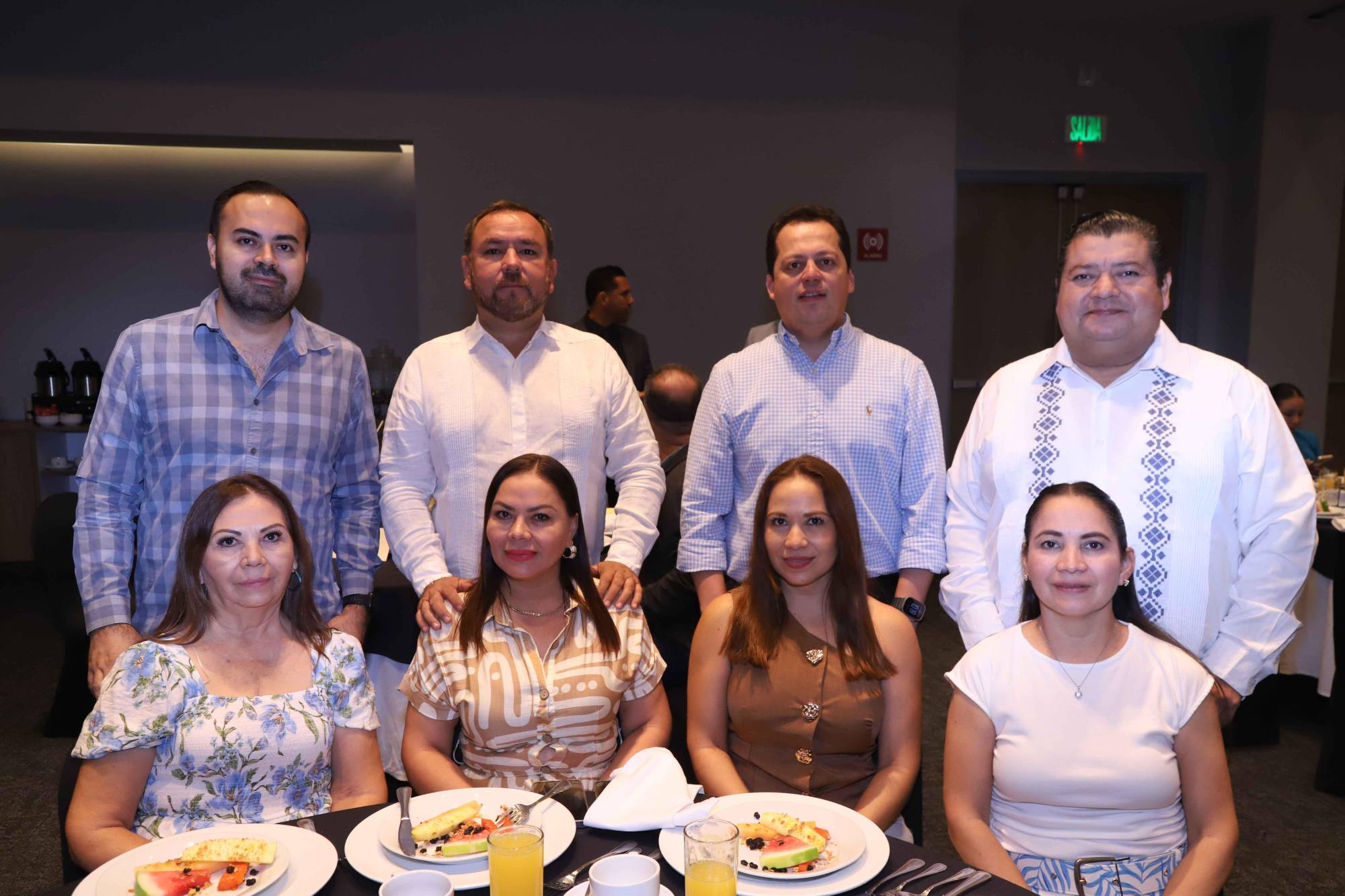 $!Luis Jesús Gurrola, Juan Carlos Osuna, Jesús Ernesto Ballesteros, Julio Alonso Crespo, Gaudelia Delgado, Adriana Gurrola, Paola Gurrola y Aidé Gurrola.
