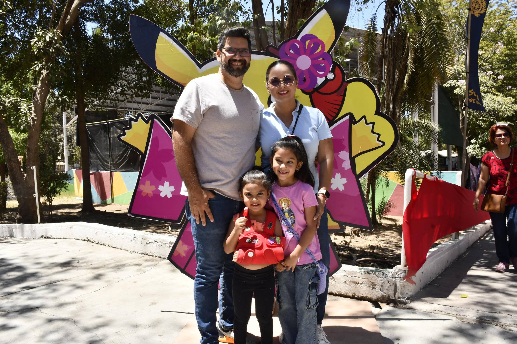 $!Adán Hernández e Irma López con sus pequeñas Paulina y Fátima Hernández López.