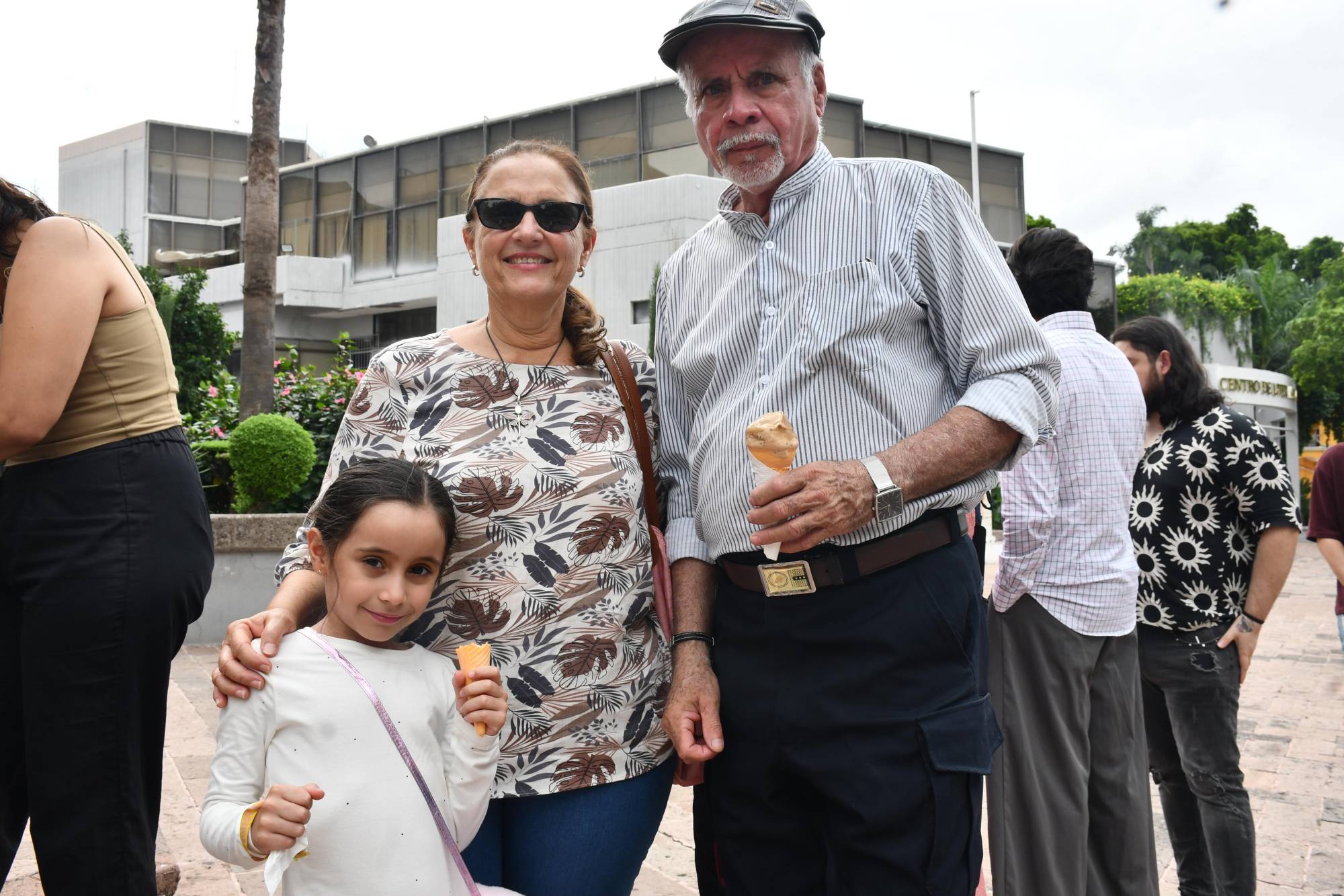 $!Eduardo Flores, Lucía y Elsa Sánchez.