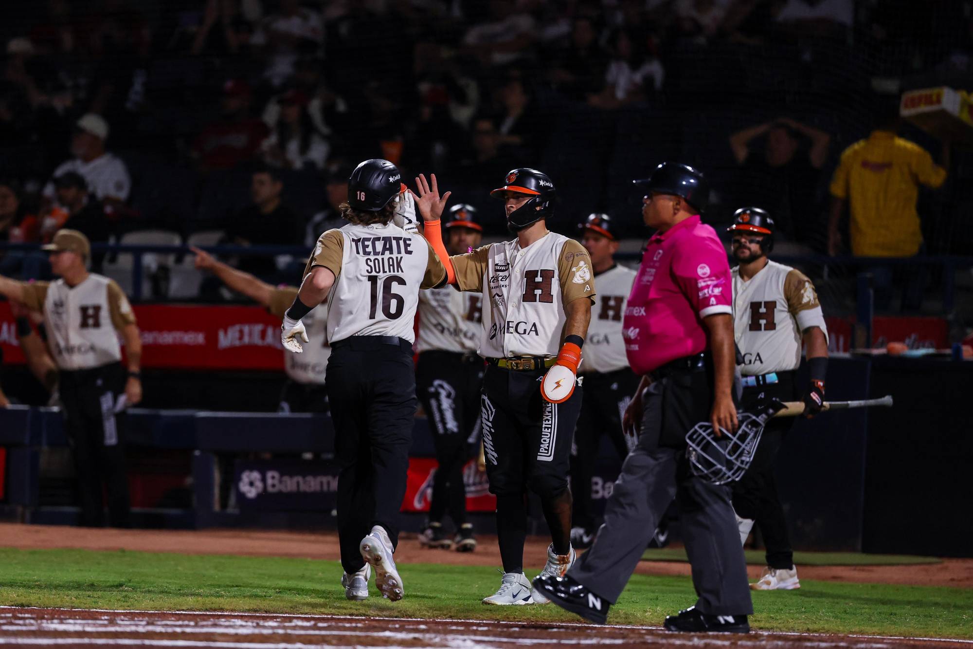 $!Naranjeros de Hermosillo vence 7-5 a Águilas de Mexicali y llega a cinco triunfos en fila