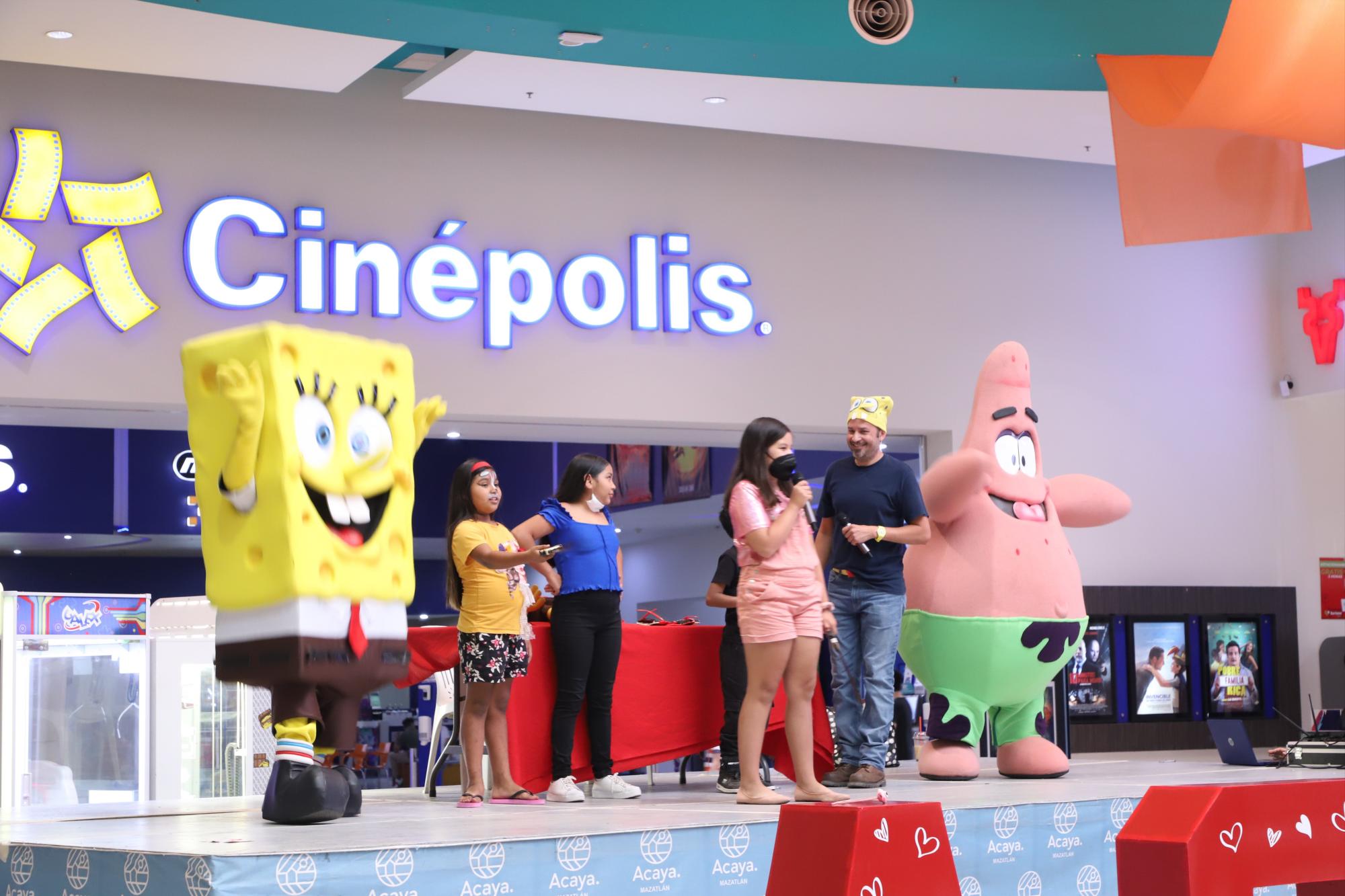 $!El actor de doblajes realizó algunas actividades con su público infantil.