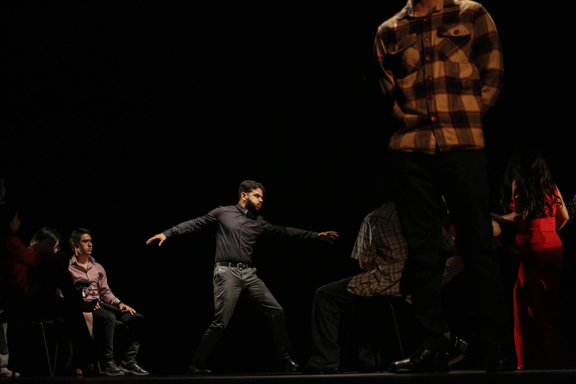 $!Los estudiantes mostraron su talento en la escena.