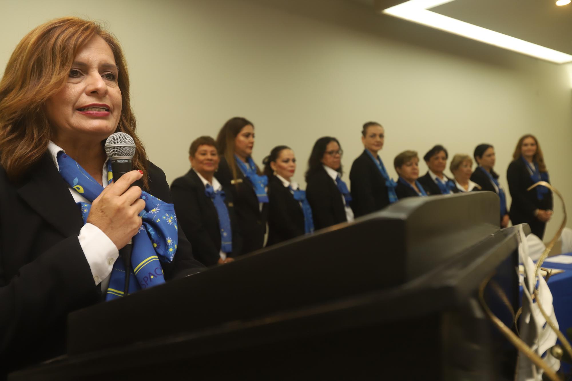 $!En la ceremonia de graduación del ciclo 2021-2022, Liz Benítez agradeció el apoyo de todas las damas que integran Anspac Mazatlán por su apoyo.