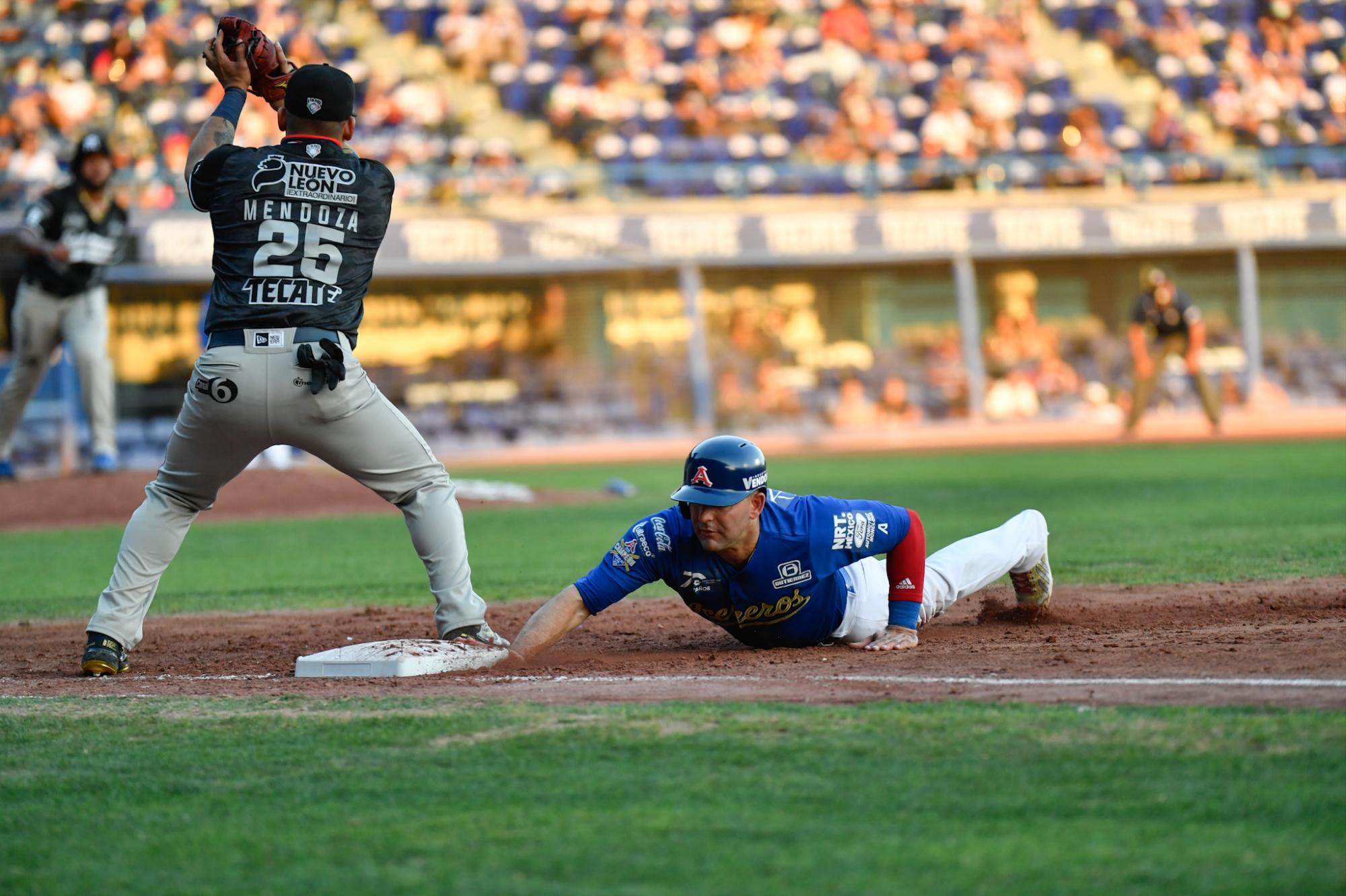 $!El campeón Acereros de Monclova debuta con victoria