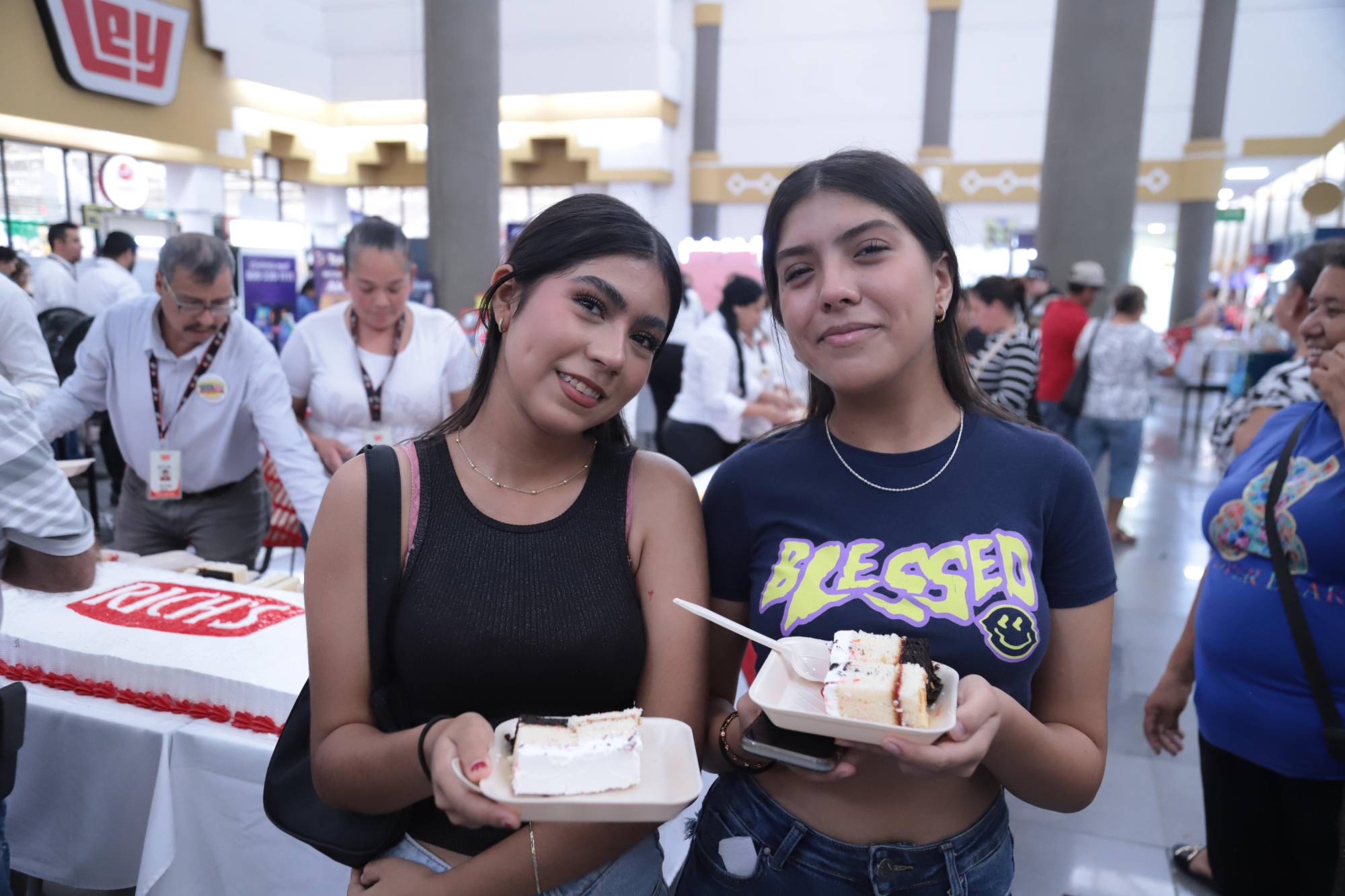 $!Ivanna y Michelle Herrera.