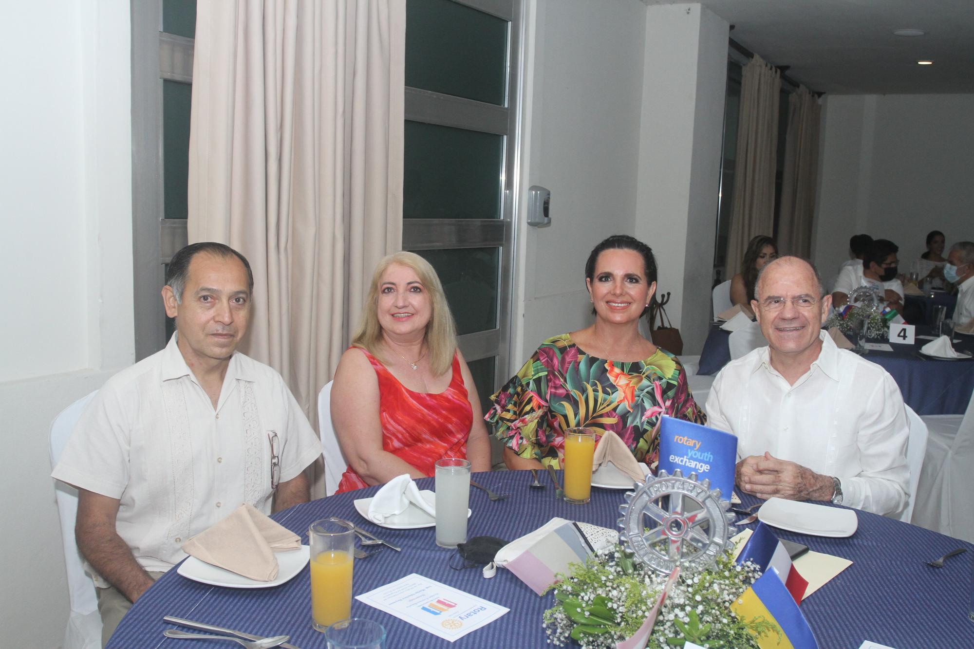 $!Carlos Robles, Alma Carmina Rodríguez, Sara Corina Magdaleno y Luis Arturo Sánchez.