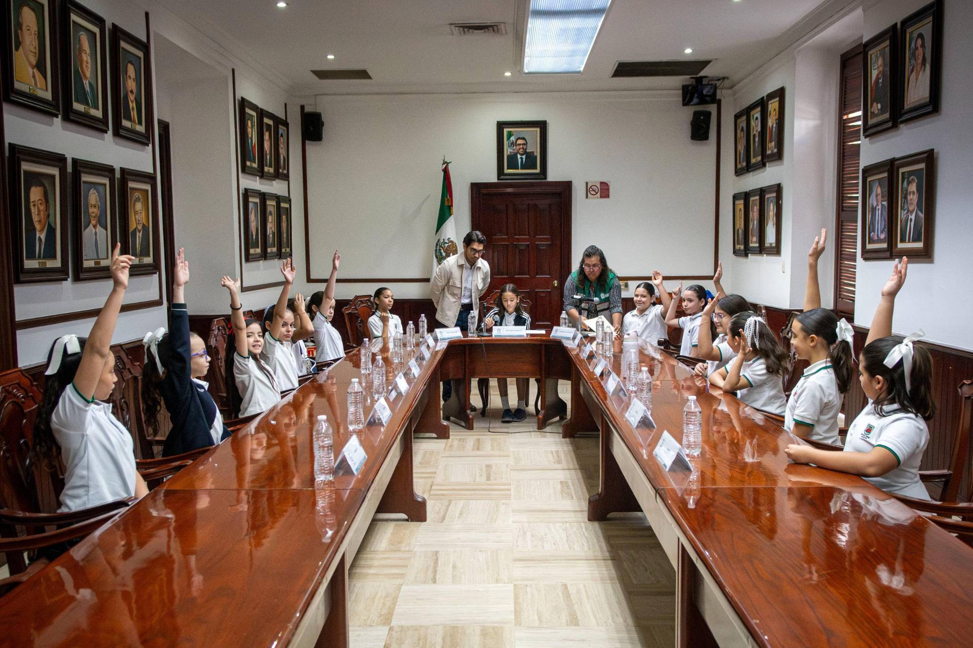 $!Llevan a alumnos al Palacio Municipal para que conozcan el Ayuntamiento de Culiacán