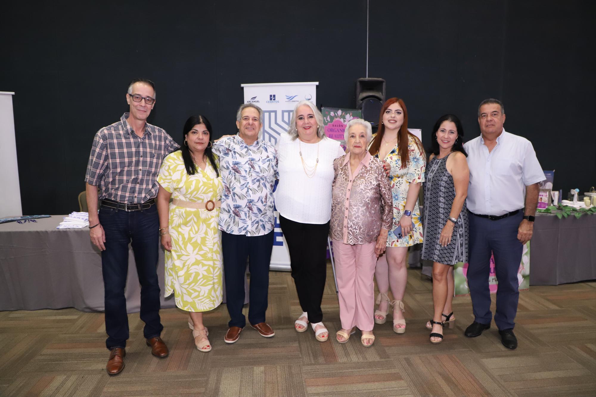 $!José Antonio Reyes, Rocío de Reyes, Rafael y Georgina Reyes, Marina Guerra, Neyibe Fallad, Elvira Rodríguez y Mario Reyes.