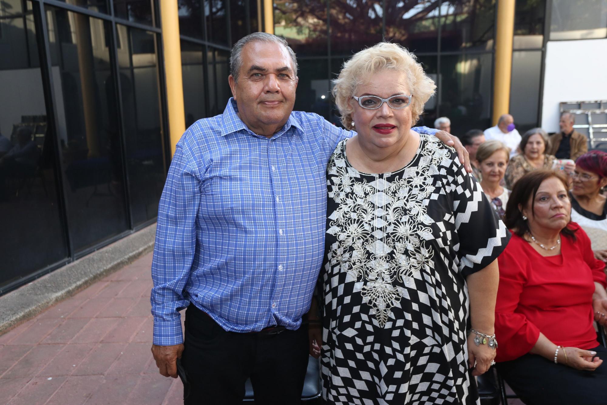 $!Filiberto Cañedo y Julieta Montero.