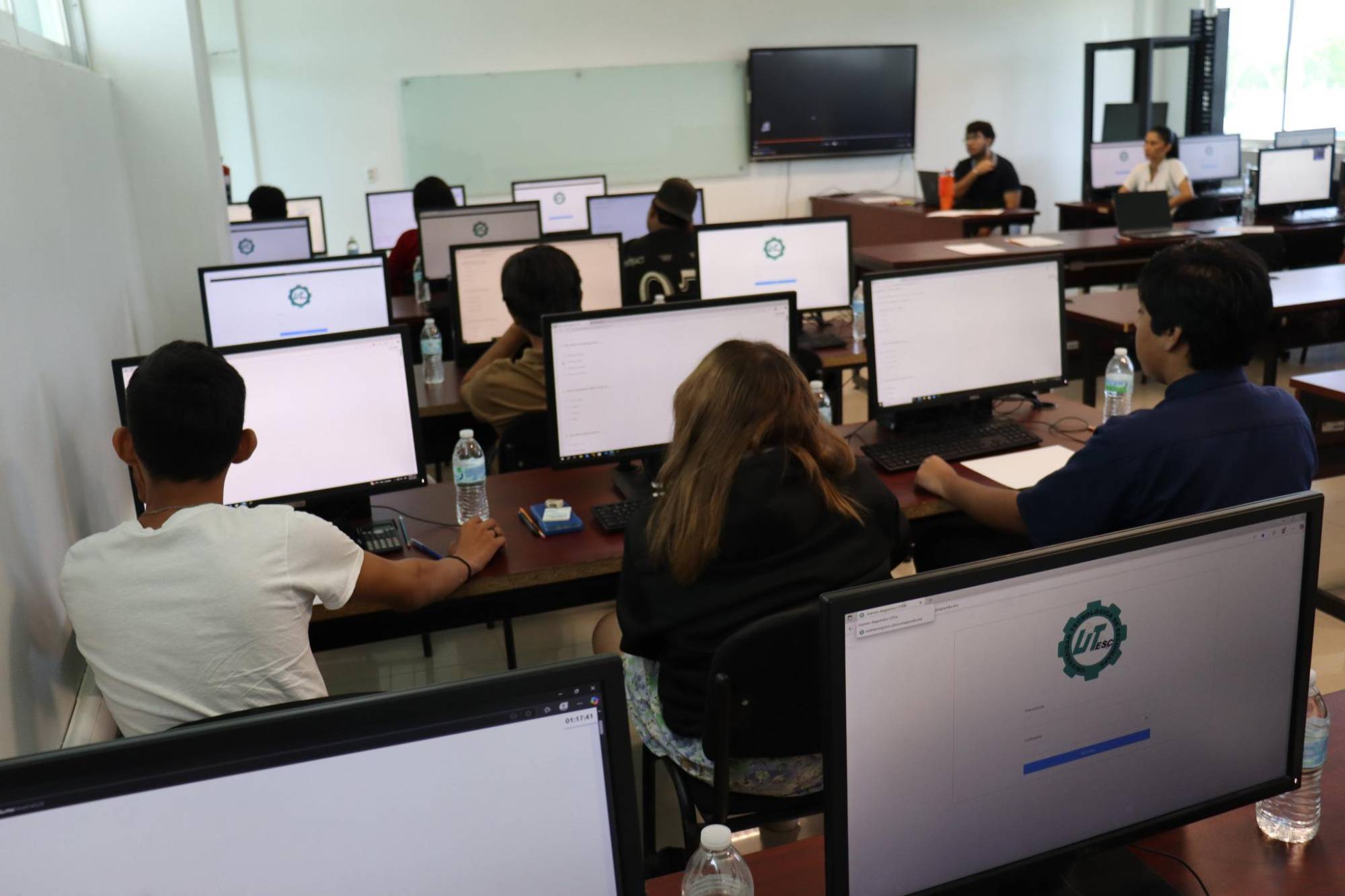 $!Aplica UTEsc segundo examen de ingreso a 110 nuevos aspirantes.