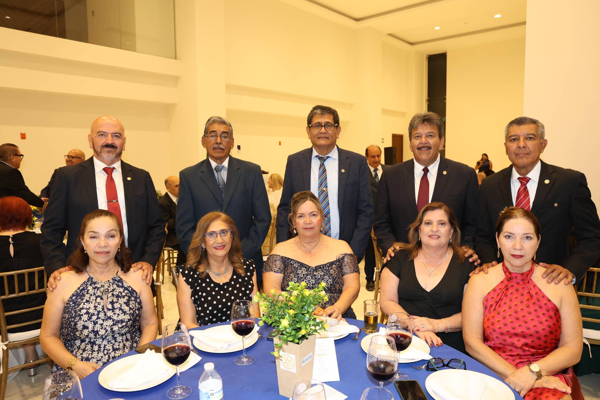 $!Daniel Chaírez, Jesús Carranza, Arturo Zamudio, Diego Durán, Arnoldo León. Sentadas, Griselda Garzón, Irma Olivas, Norma Alicia Garzón, Karla Flores y Ana Garzón.