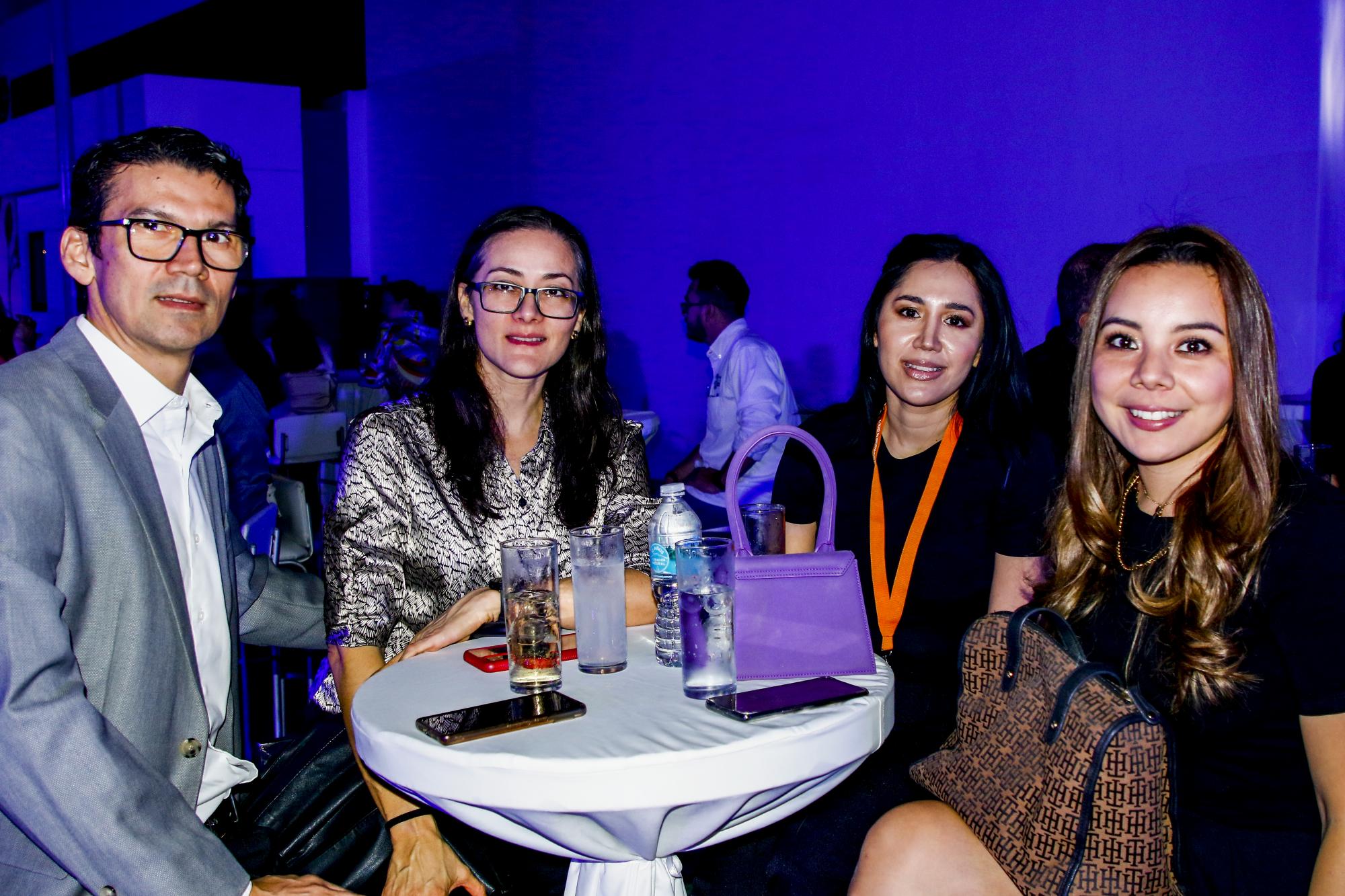 $!Adrián Ramos, Mariana Gallegos, Diana Aramburo y Linda Loaiza .