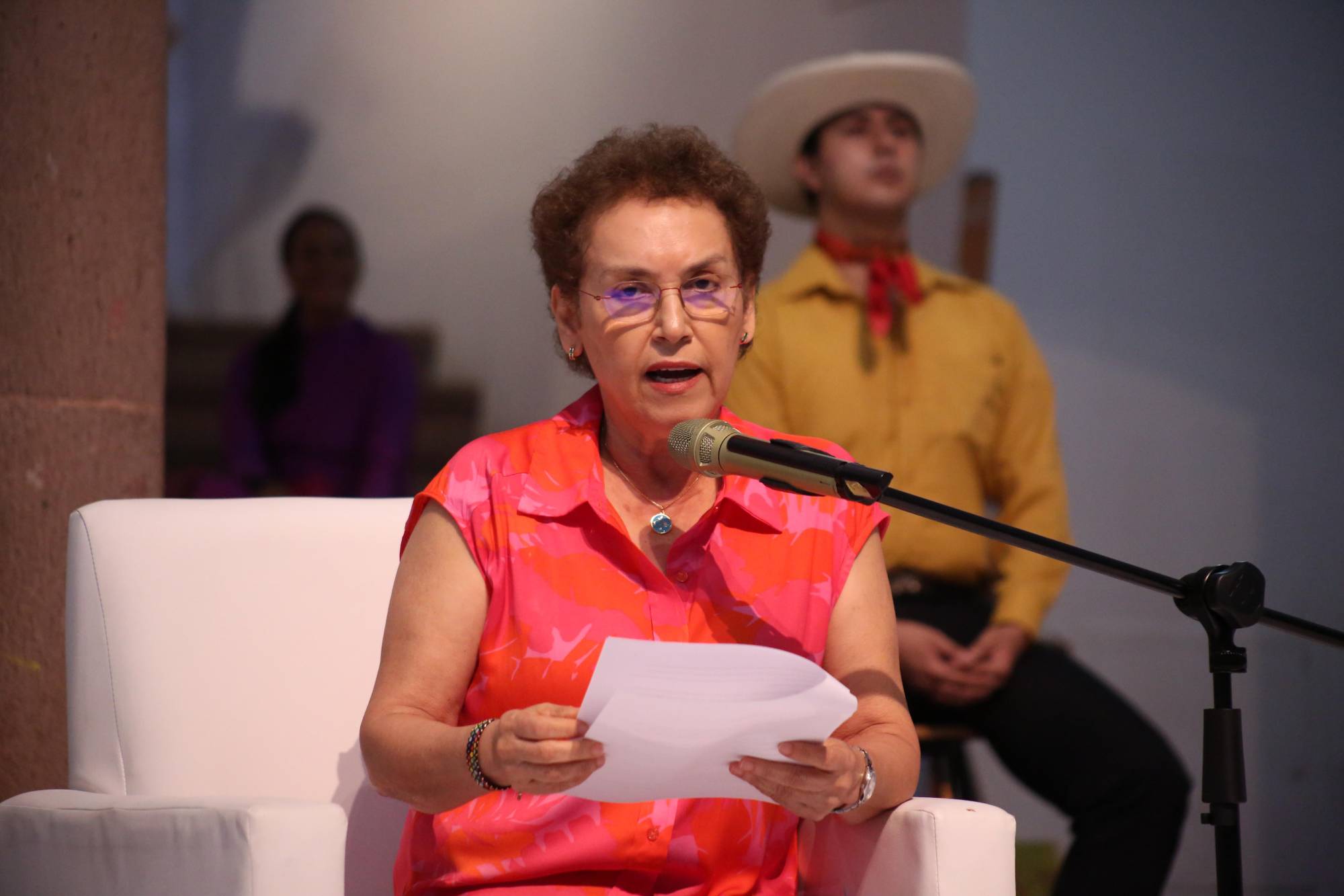 $!La investigadora Ana Luz Ruelas también comenta el libro.