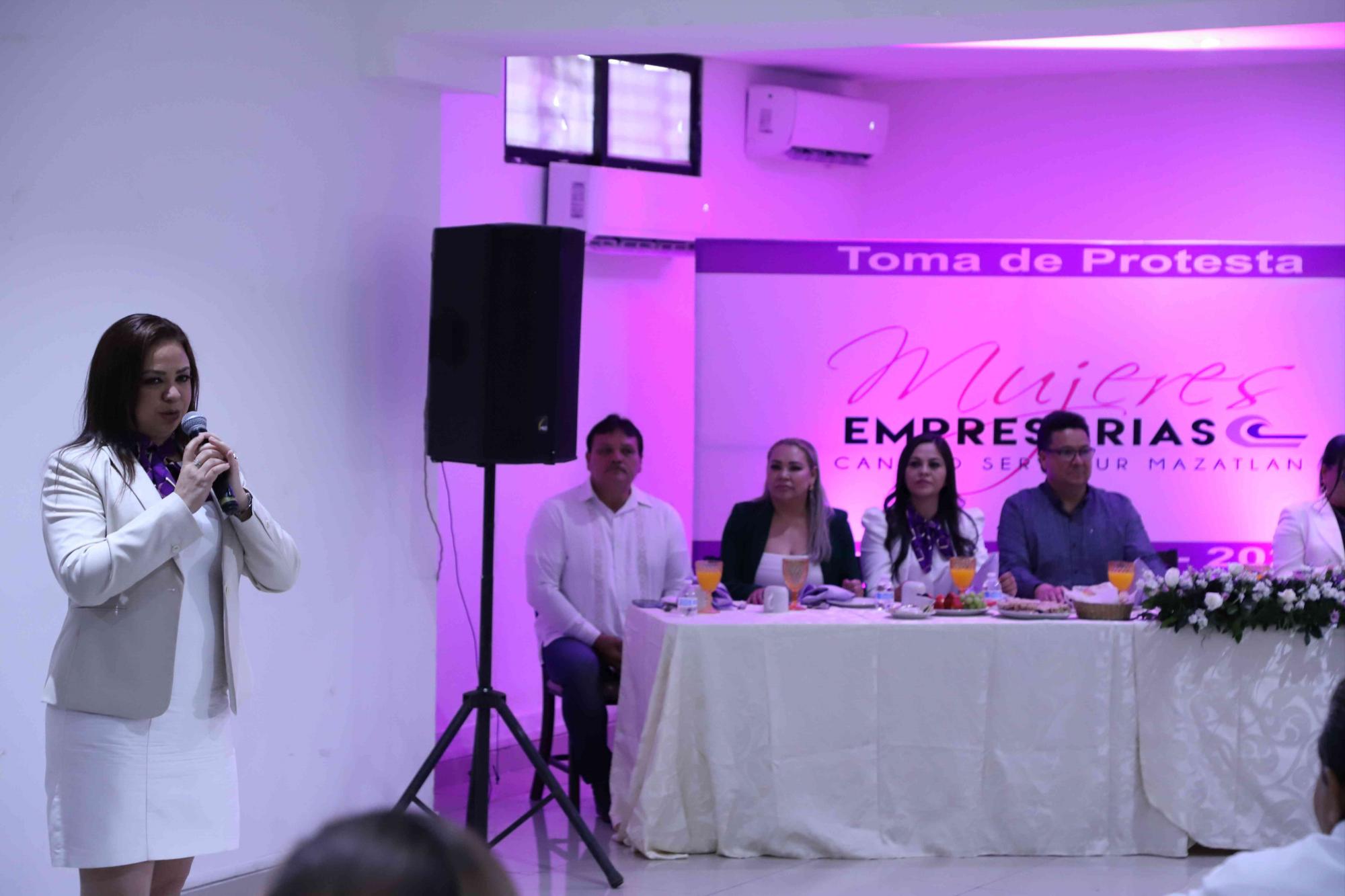 $!Paola Álvarez expresó unas palabras a los presentes.