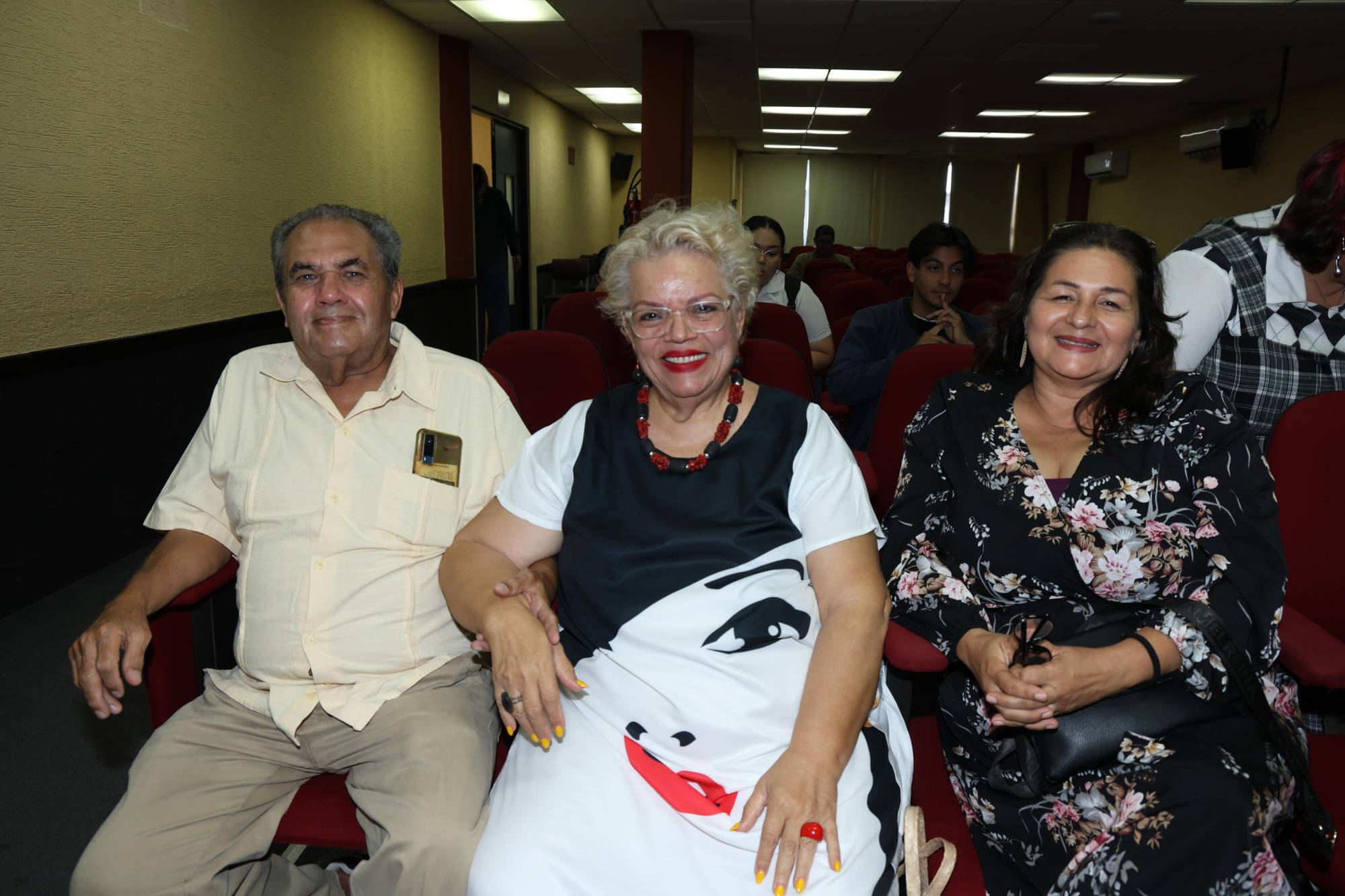 $!Filiberto Cañedo, Julieta Montero y María Félix.