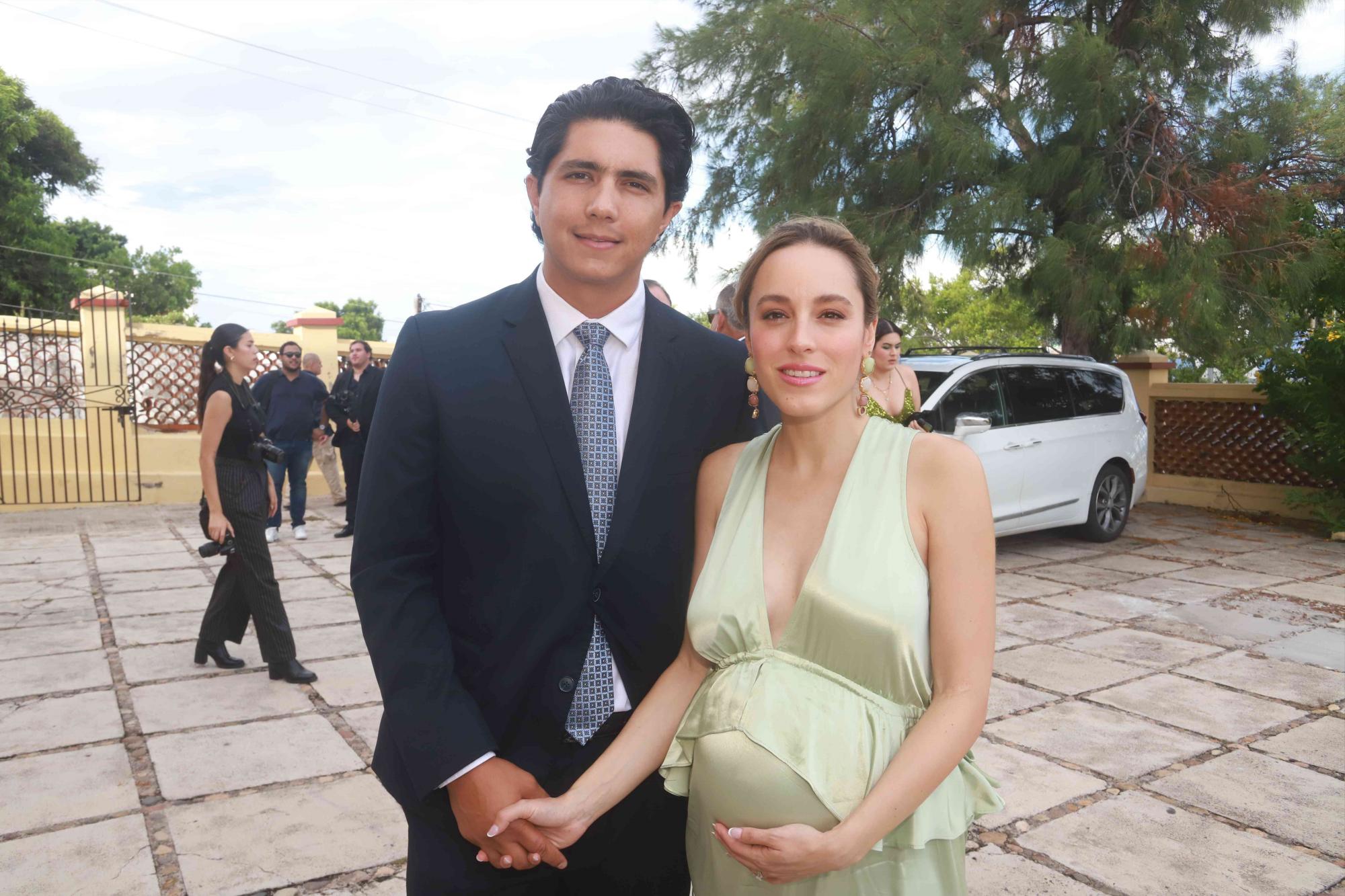 $!Jesús Eduardo Velasco y Andrea Prado de Velasco, padrinos de anillos.