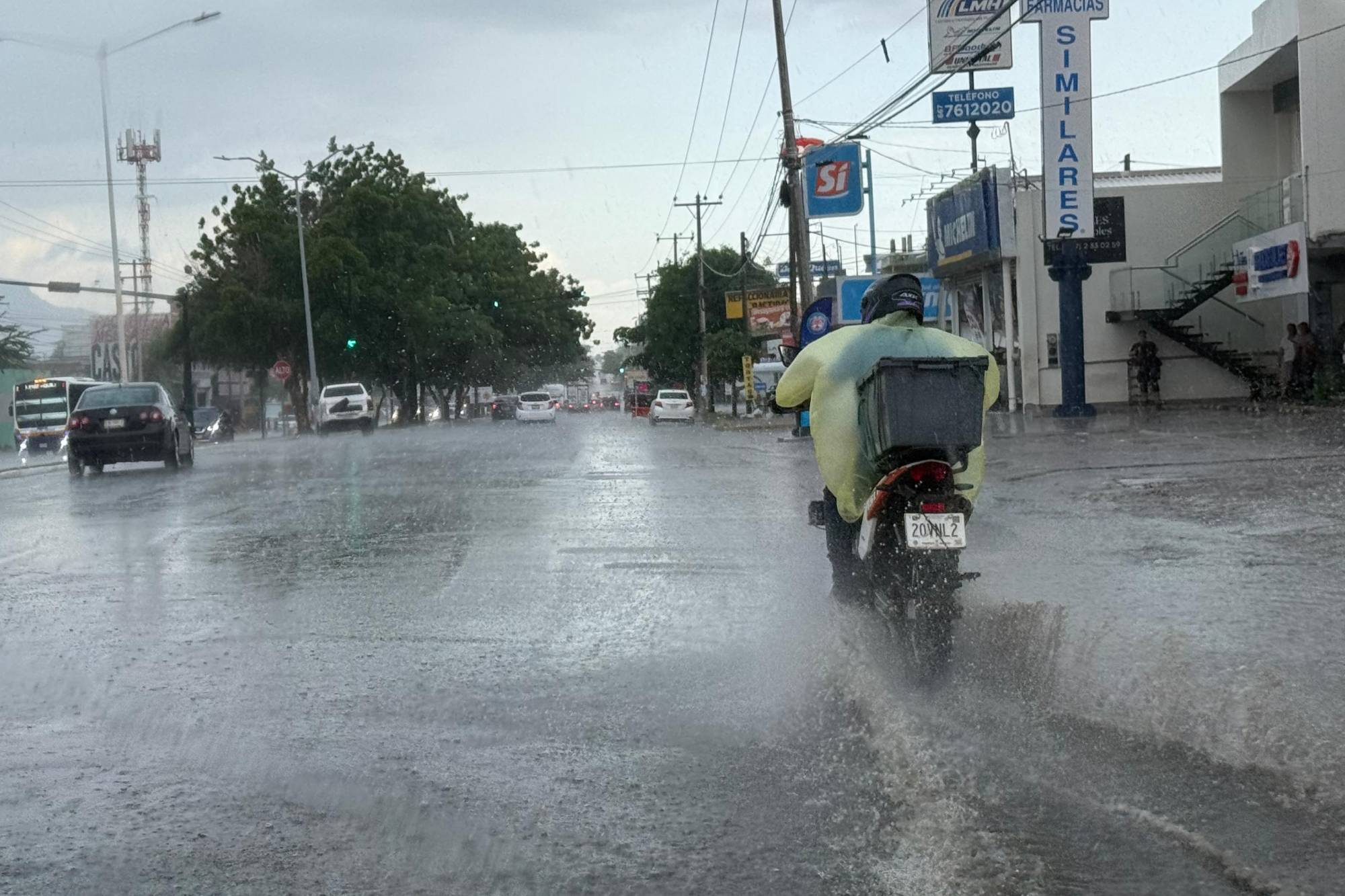 $!Arrecia fuerte lluvia en sectores norte y oriente de Culiacán este martes