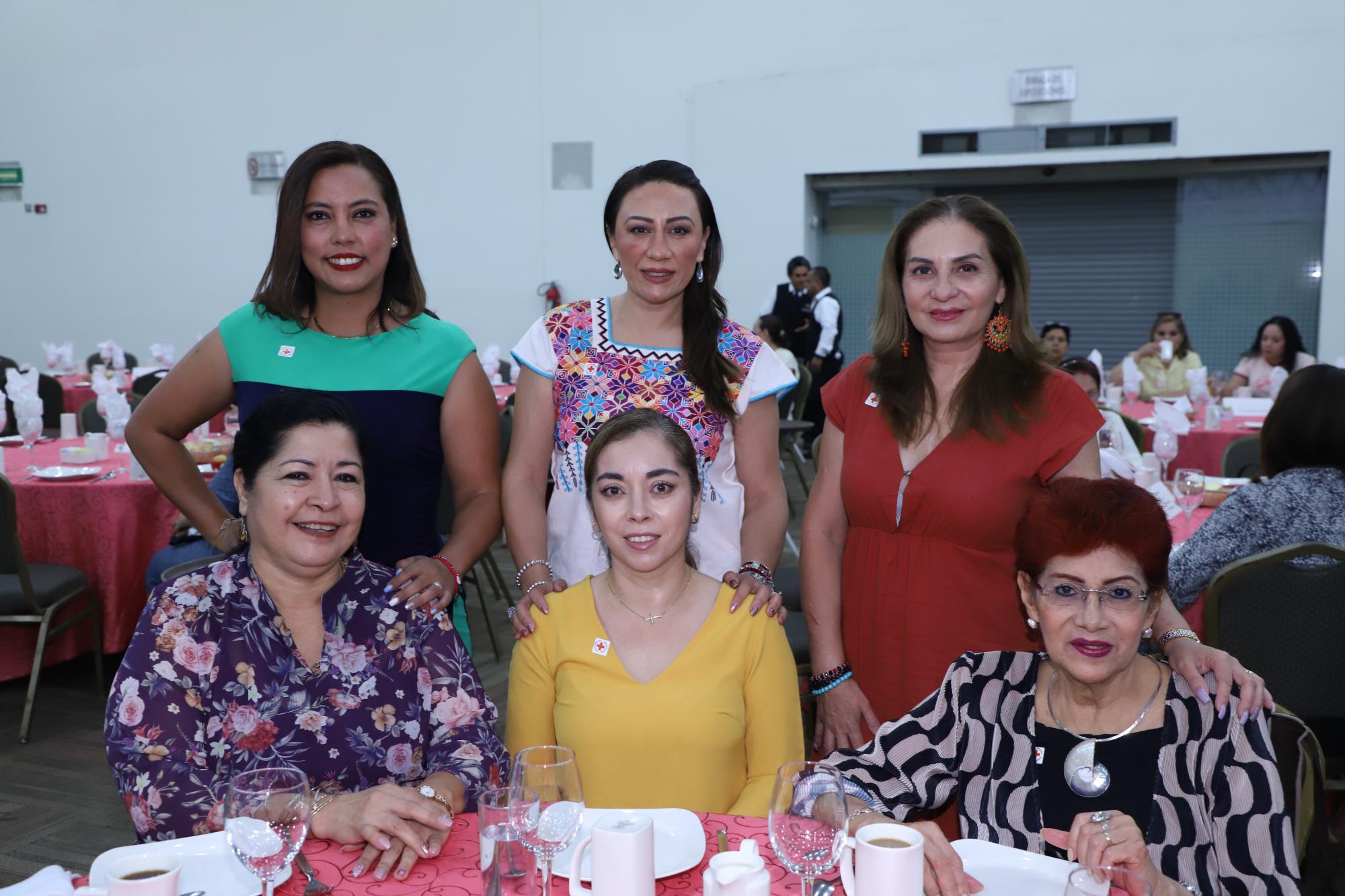 $!Norma Parente, Miriam Guerrero y Paty Crespo. Sentadas, Laura Bravo, Blanca de Lozano y Dulce de Abarca.