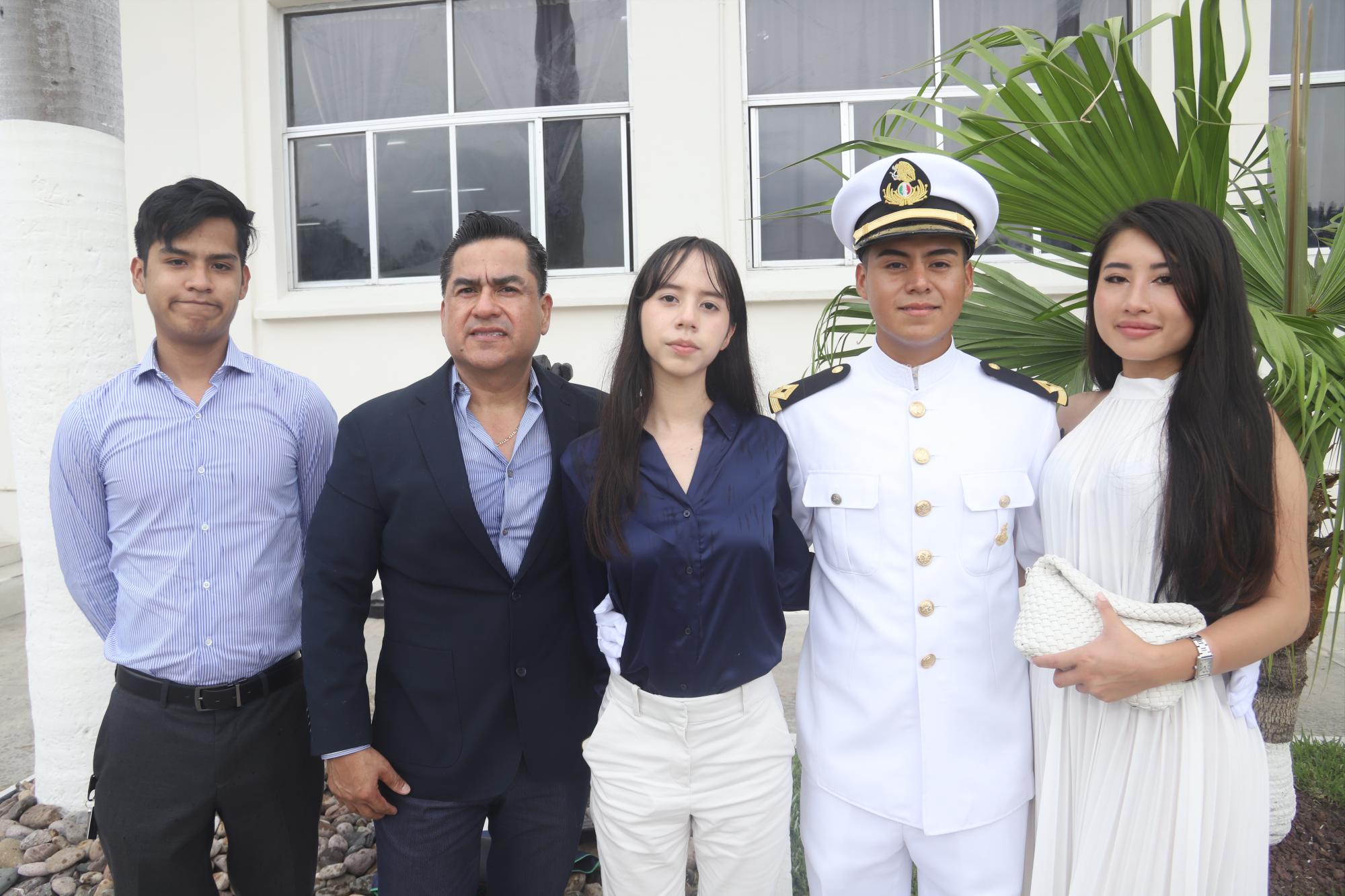 $!Alejandra, Pedro, Andrea y Pedro Pérez junto a Hitomi Takamine.