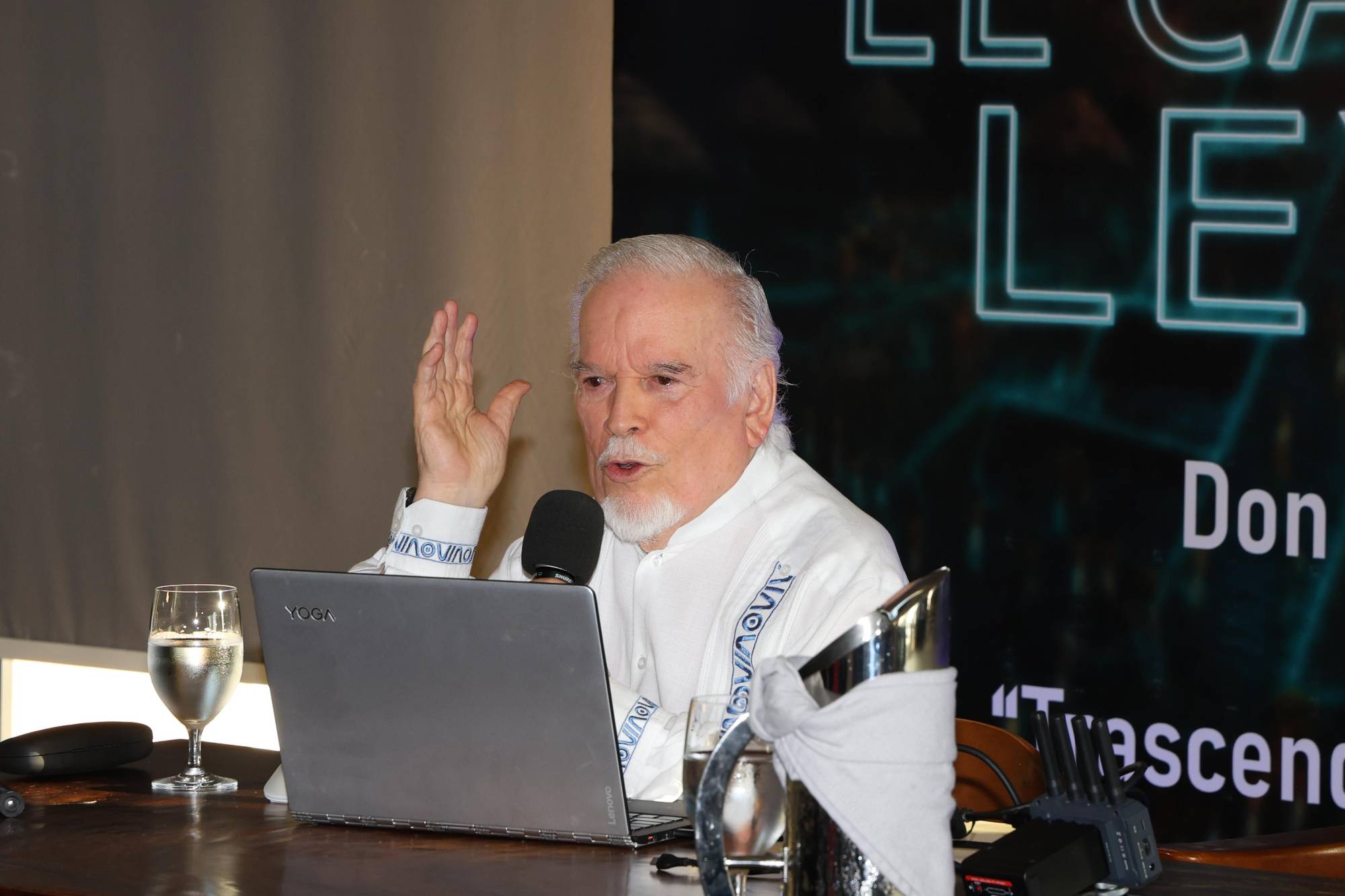 $!Don Gustavo De La Garza compartió experiencias y reflexiones sobre su trayectoria empresarial durante la charla de Camino de las Leyendas.