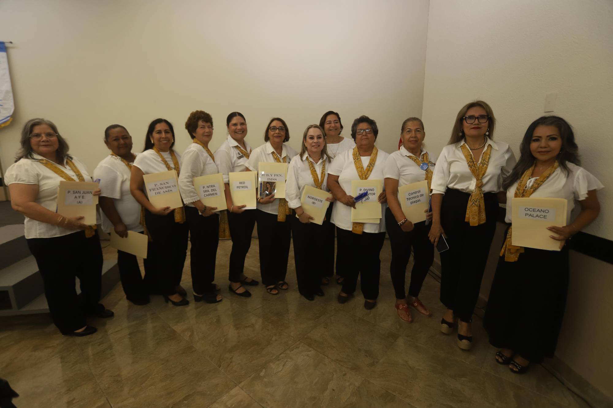 $!Las animadoras de las distintas unidades de Anspac Mazatlán recibieron reconocimientos.