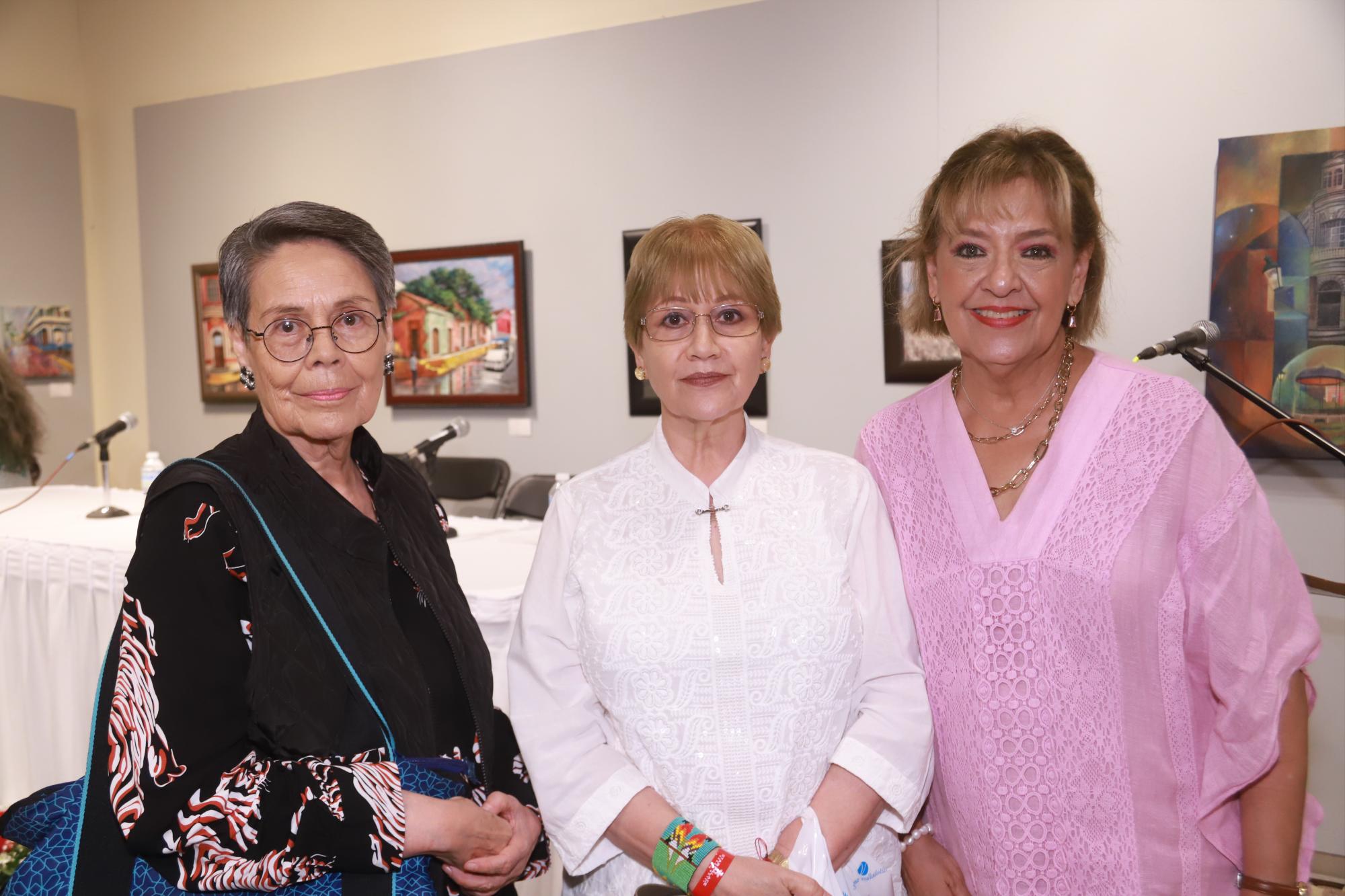 $!Rina y Cita Barragán junto a Estela Arroyo.