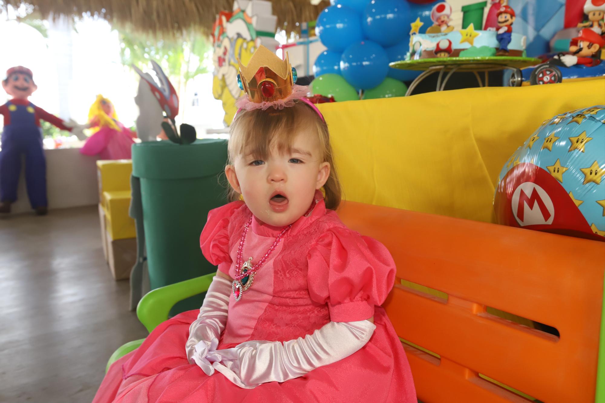 $!Alice Kaitlyn fue La Princesa Peach el día de su cumpleaños
