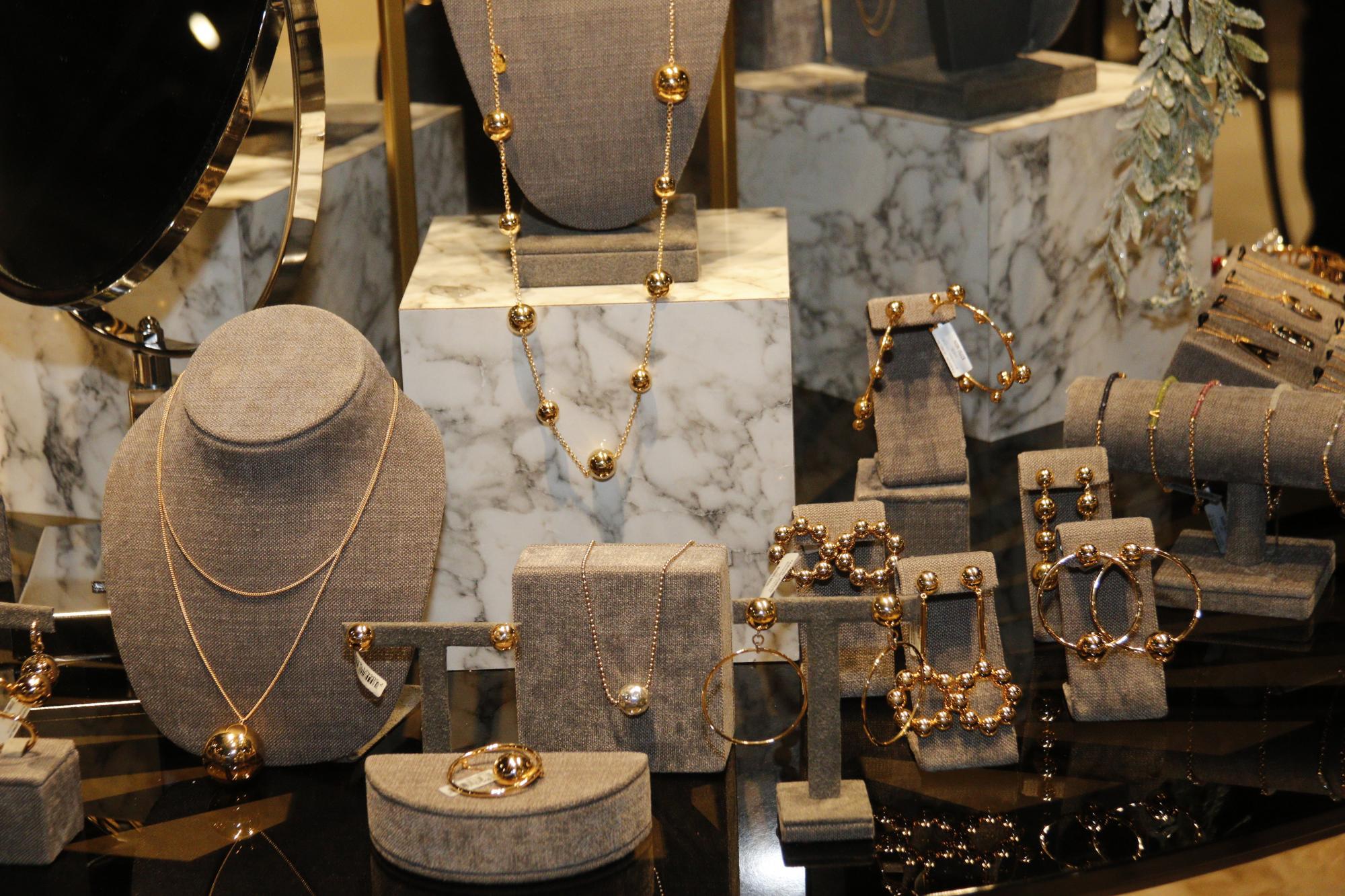 $!Daniel Espinosa presenta joyería en Cimaco.