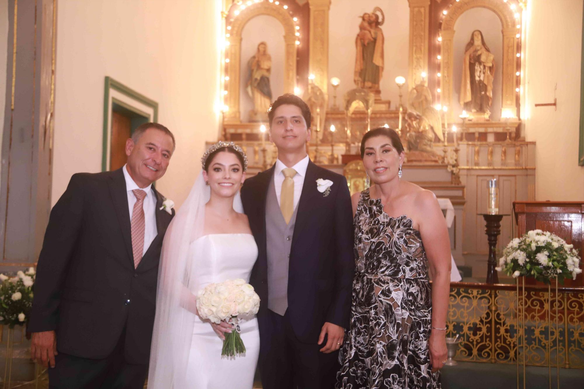 $!Concha Velasco de Ordaz y Fernando Ordaz Coppel, padres del novio.