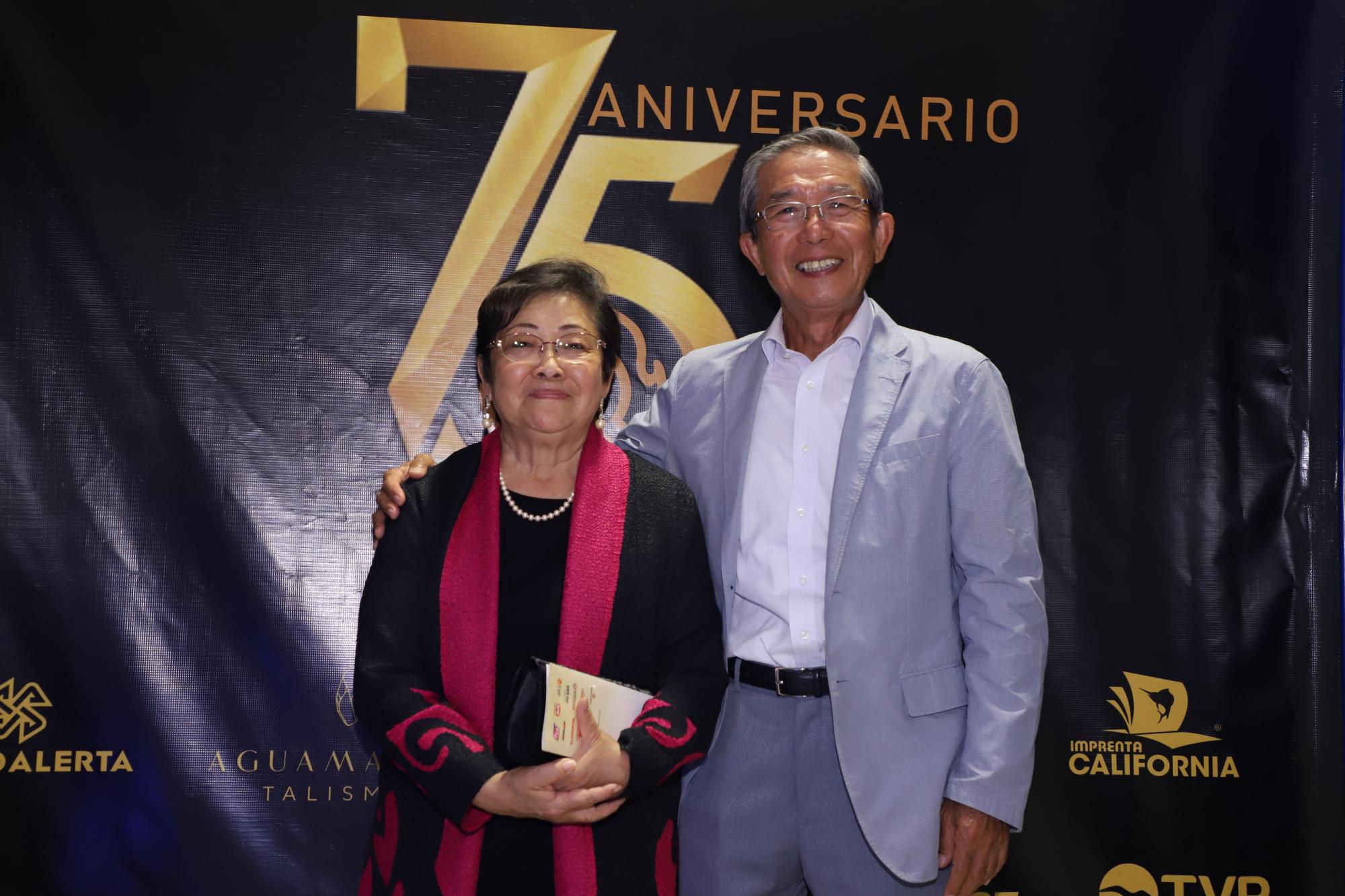 $!Esperanza Kazuga de Yoshii y Tsutomu Yoshii.